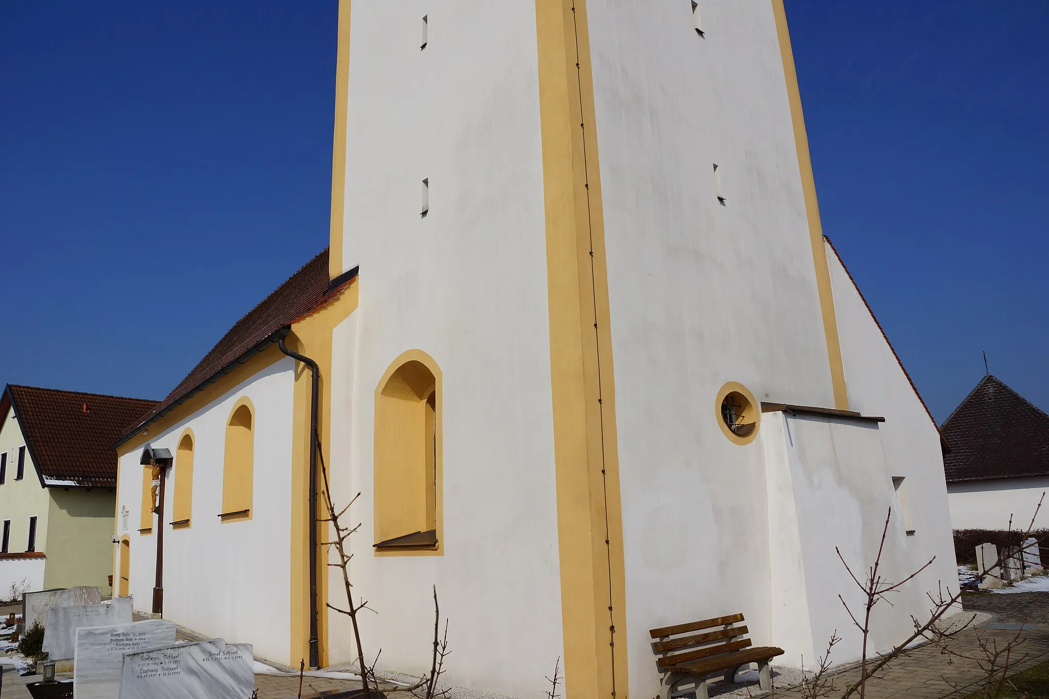 Photo showing: Die katholische Filialkirche St. Bonifatius in Schnufenhofen bei Seubersdorf in der Oberpfalz: