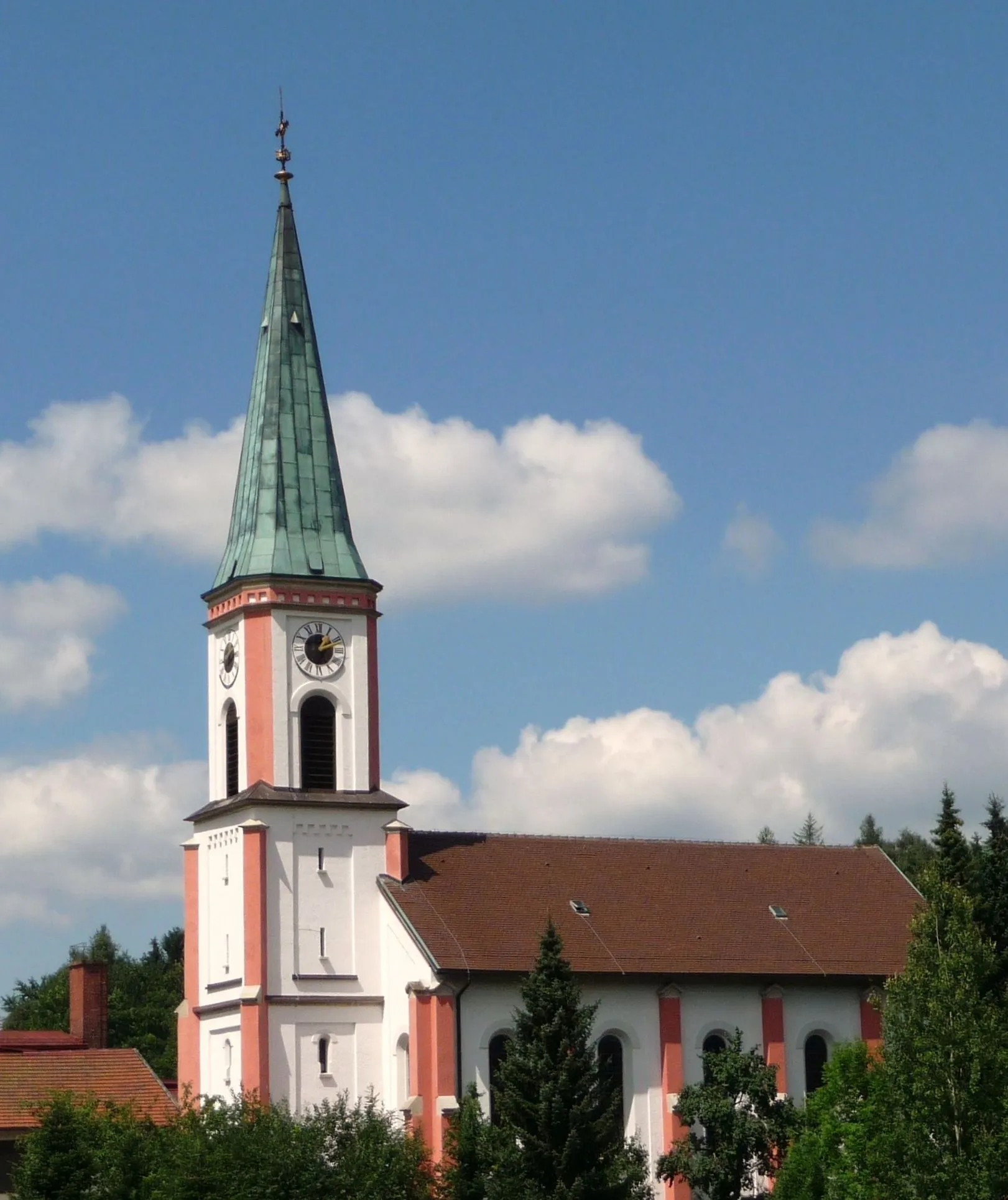 Photo showing: Die Pfarrkirche St. Walburga in Lohberg
