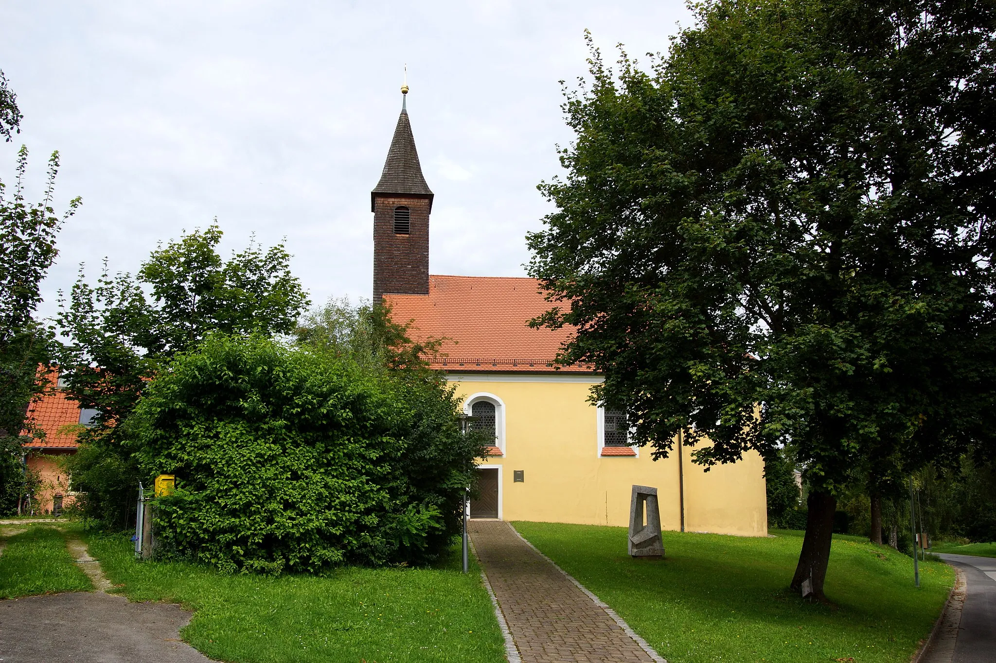 Photo showing: Die katholische Filialkirche St. Thekla in Mausheim bei Beratzhausen in der Oberpfalz