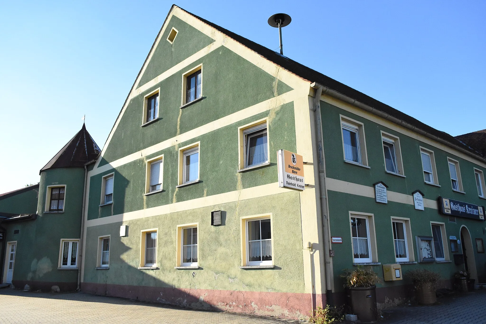 Photo showing: Sulzbach-Rosenberg-Umgebung, Siebeneichen 1: Gasthaus und ehemalige Posthalterei, ″1798“, im Kern wohl älter