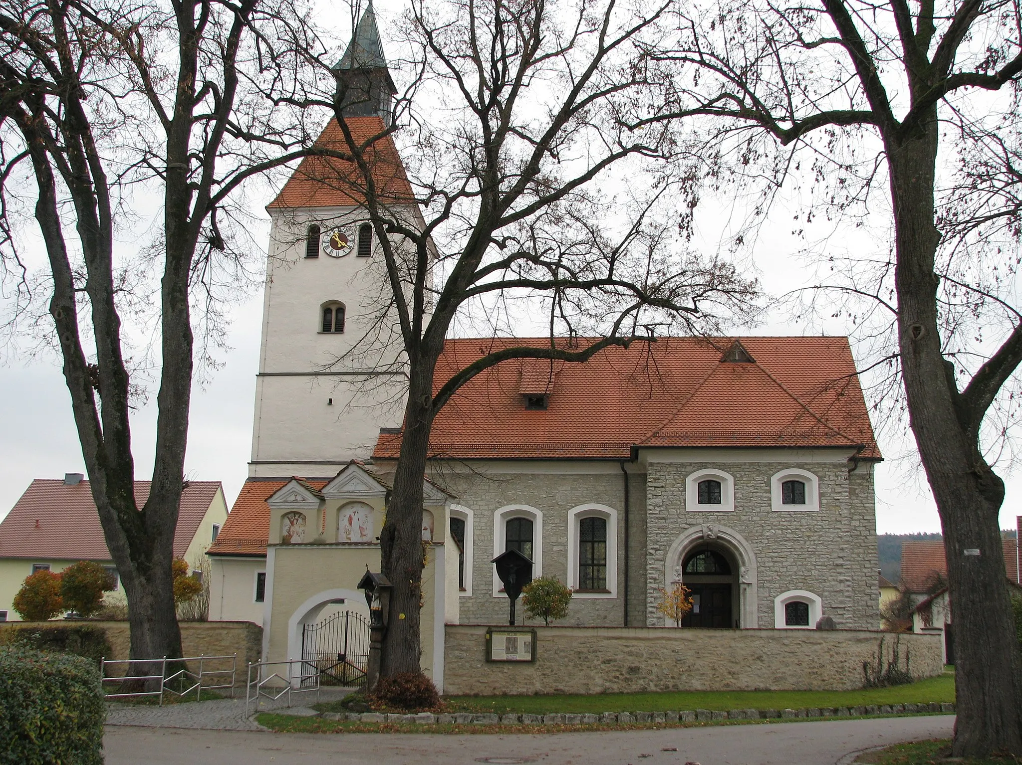 Photo showing: Erasbach, Landkreis Neumarkt in der Oberpfalz, Kath. Pfarrkirche Mariä Heimsuchung, Nordseite