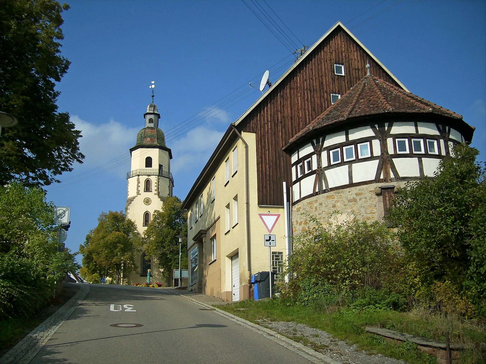 Photo showing: Rosenfeld
Einer der beiden Tortürme des östlichen Stadtzugangs der 1832 abgebrochenen Toranlage

Camera location 48° 17′ 12.5″ N, 8° 43′ 40.1″ E View this and other nearby images on: OpenStreetMap 48.286806;    8.727806