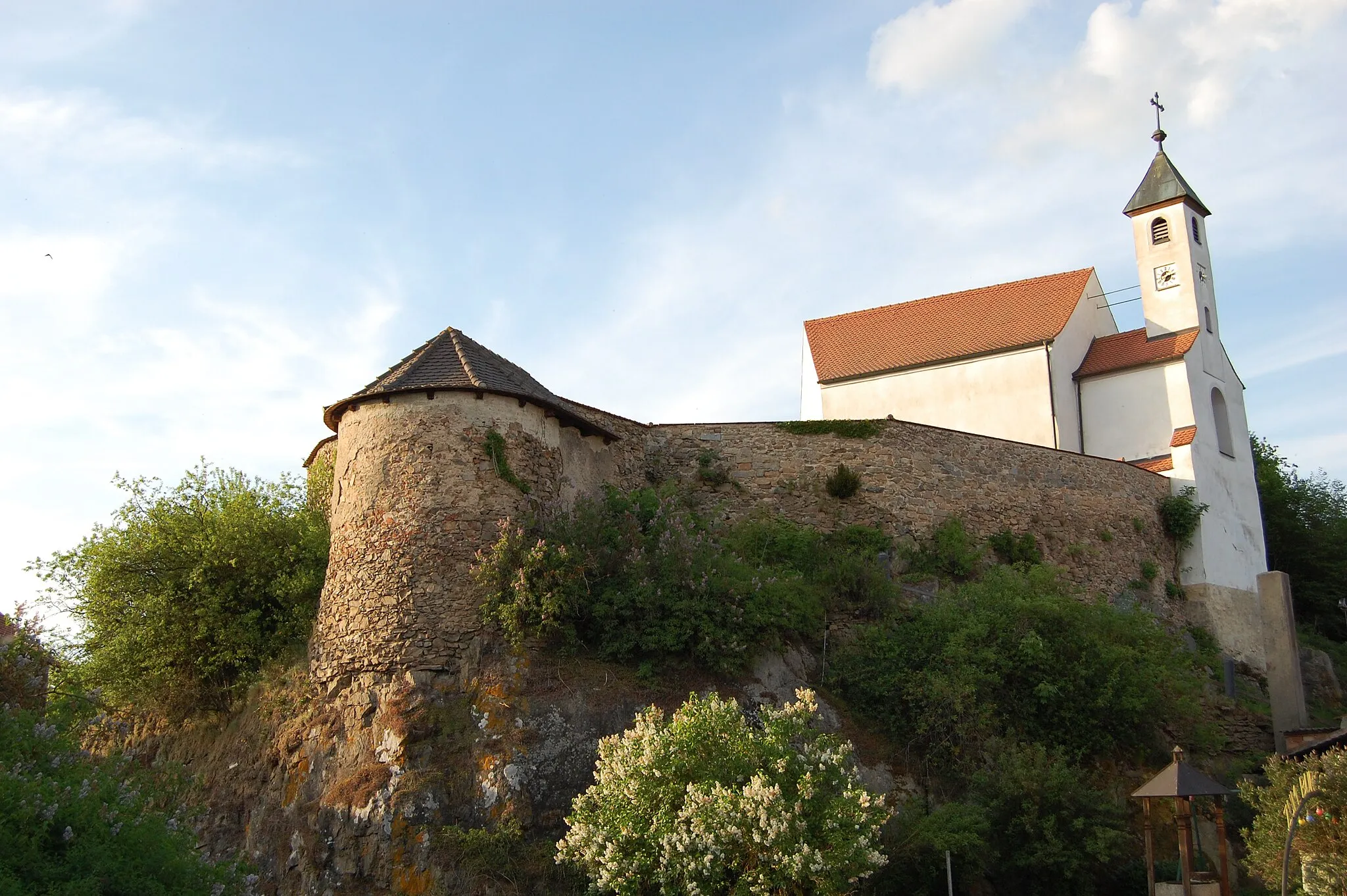 Photo showing: Zangenstein, Burgruine mit Kirche, Markt Schwarzhofen, Oberpfalz, Bayern (2011)