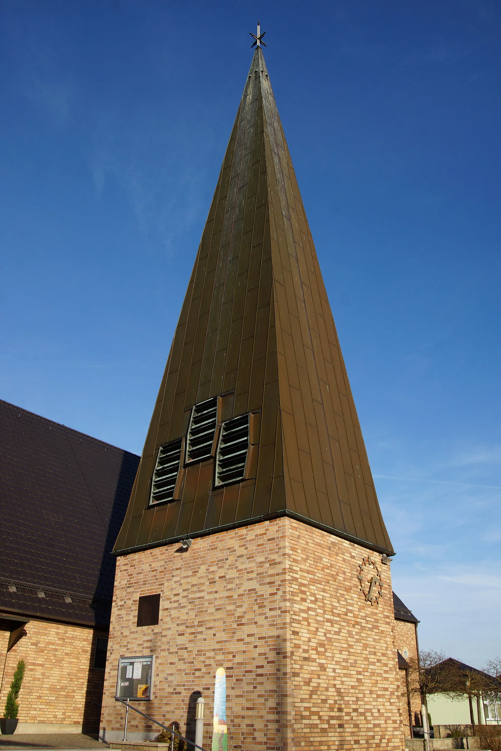 Photo showing: Die katholische Pfarrirche St. Albertus Magnus in Dürnsricht, Gemeinde Fensterbach