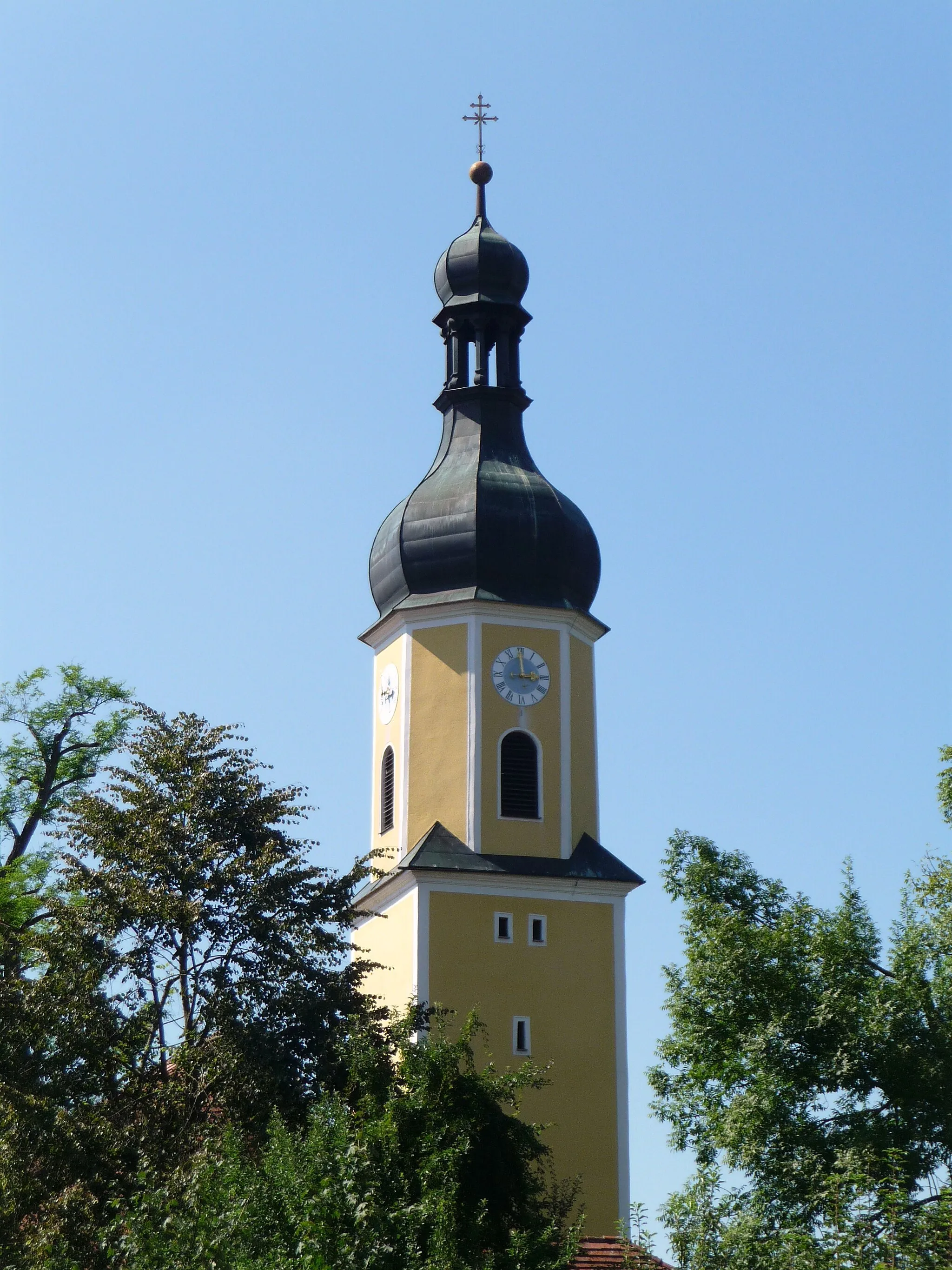 Photo showing: Der Turm der Pfarrkirche St. Elisabeth in Blaibach