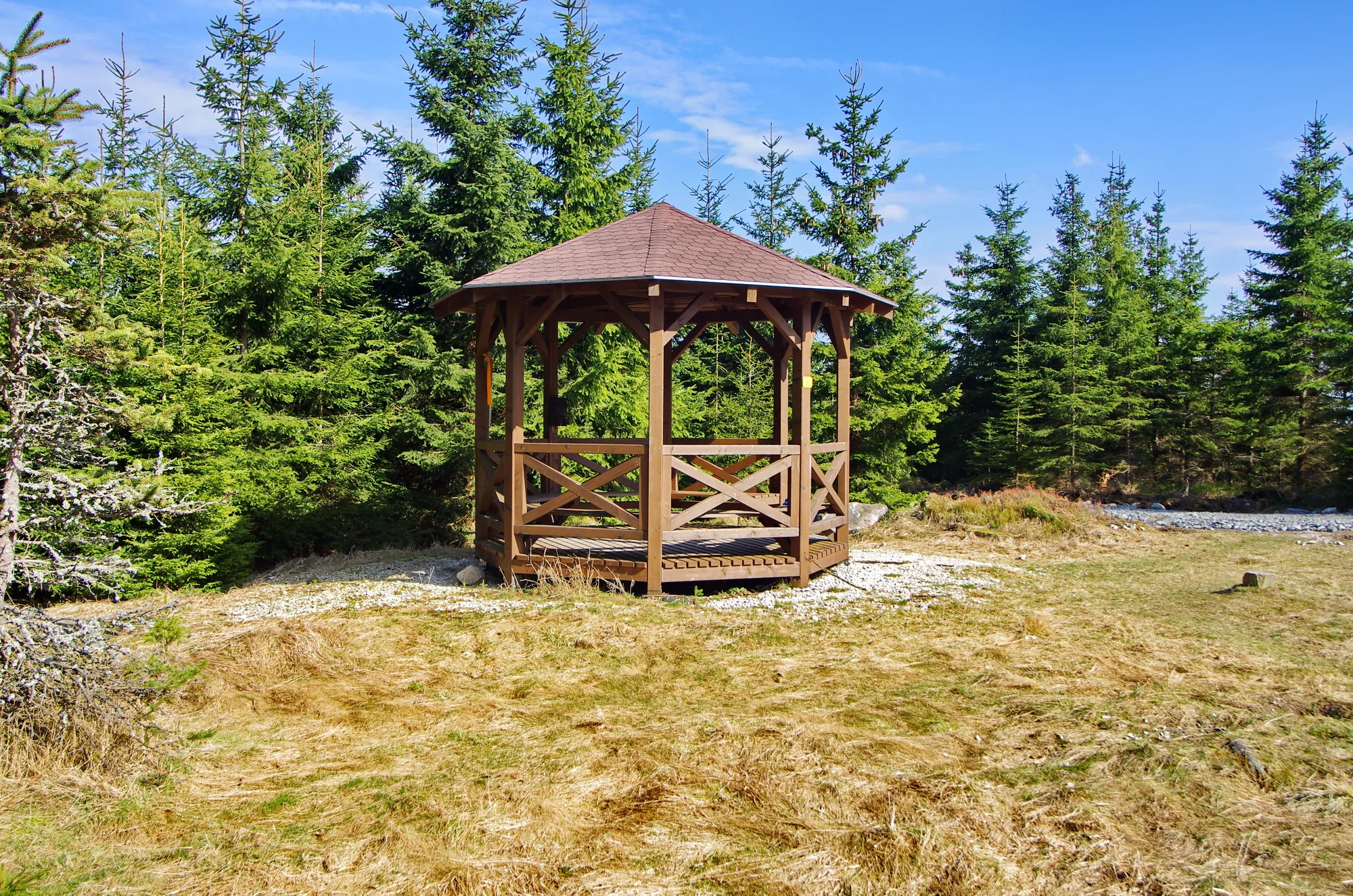 Photo showing: Lesný (983 m), altán na vrcholu, Slavkovský les, okres Cheb