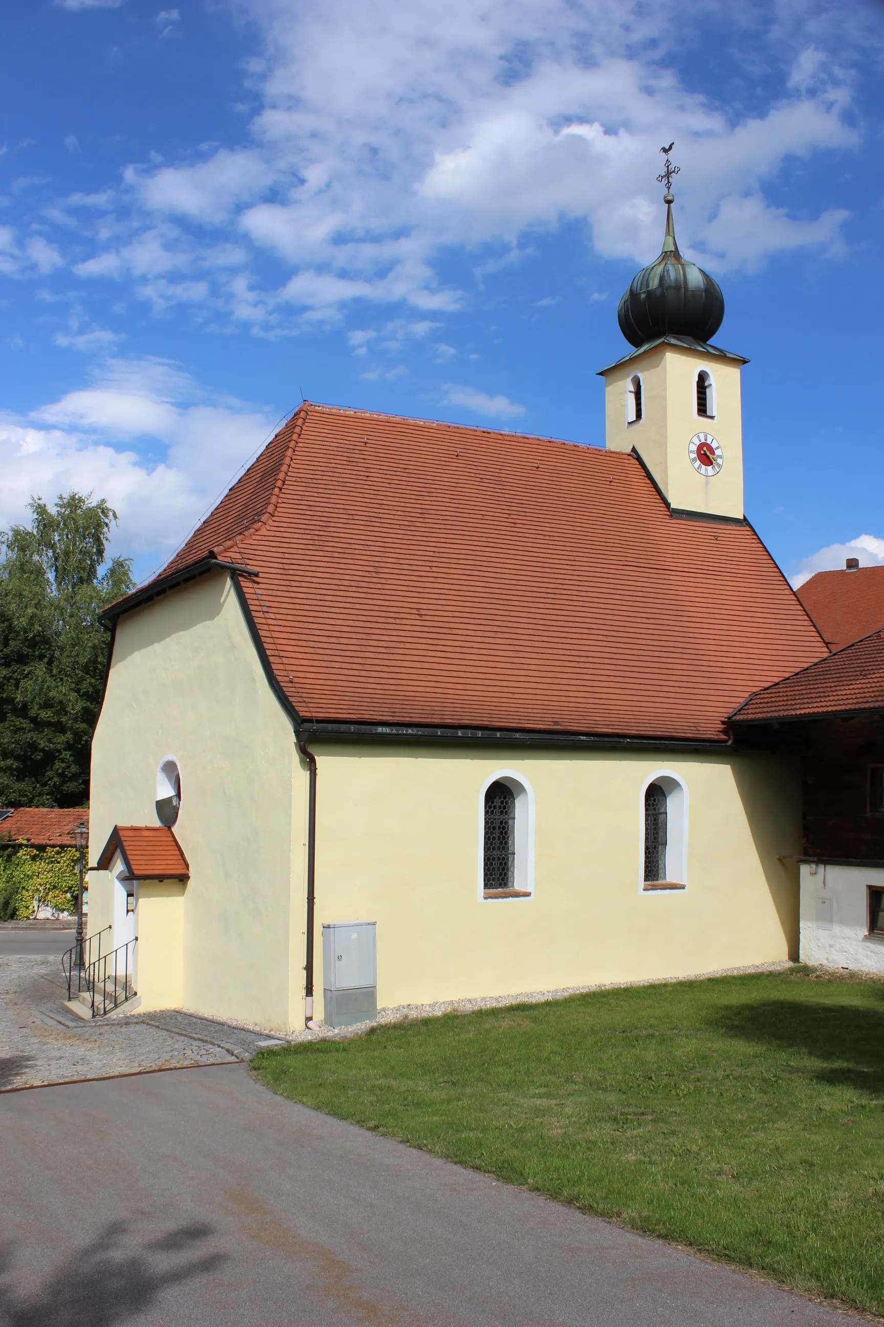 Photo showing: Rückwärtige Ansicht der Katholischen Filialkirche St. Stephan in Gossersdorf 6, Gemeinde Konzell.