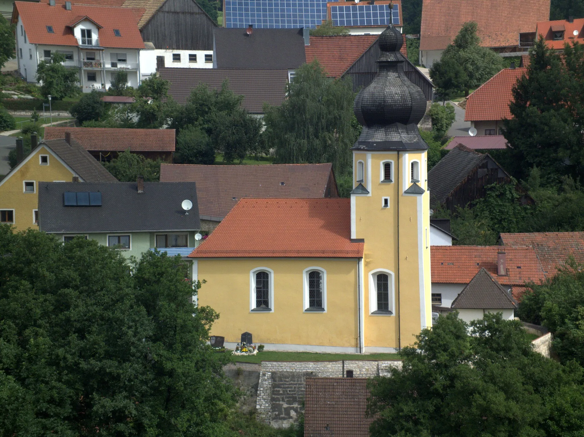 Photo showing: Katholische Filialkirche in Tauernfeld Oberpfalz: Kirche von Süden