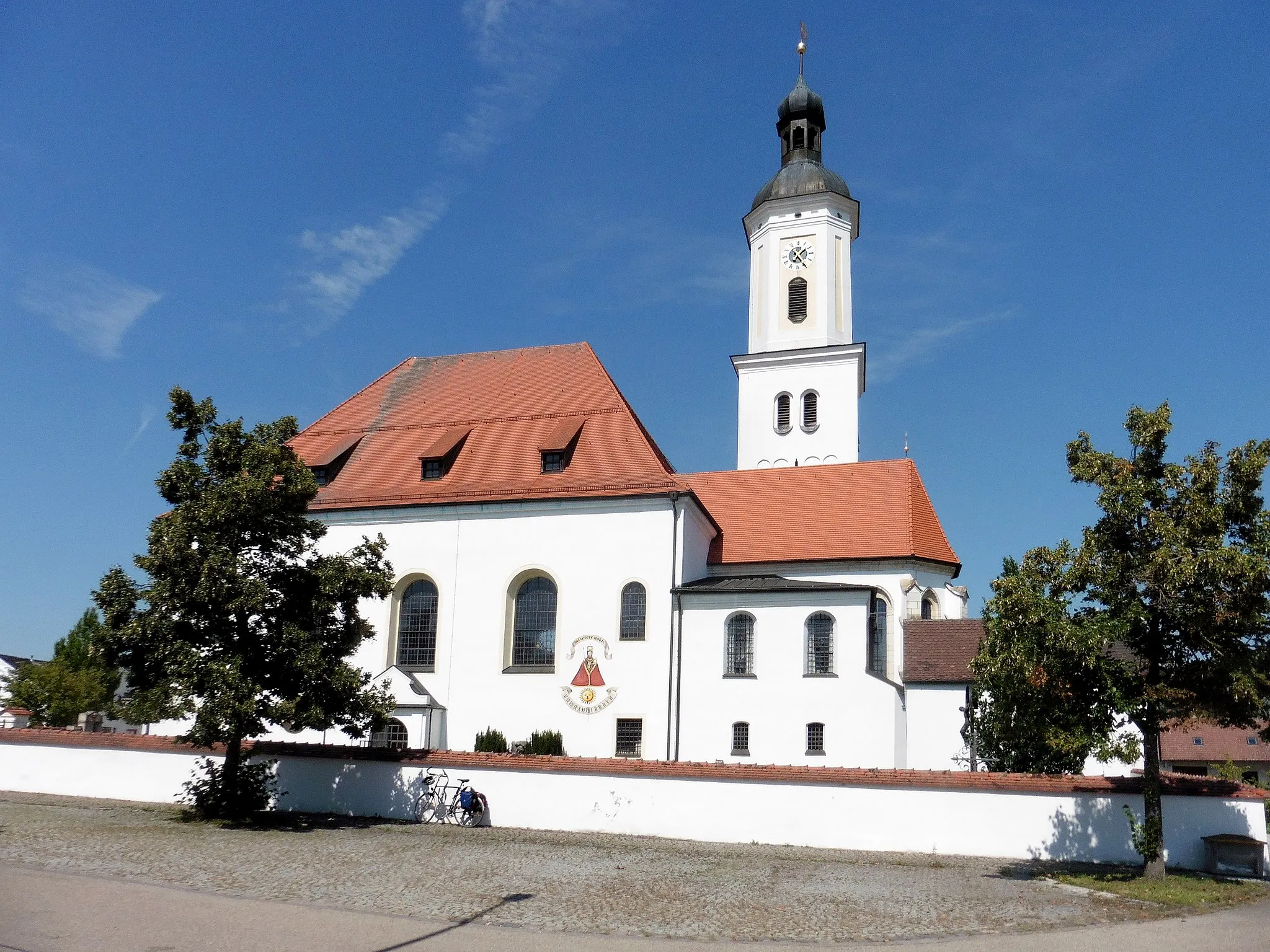 Photo showing: Wallfahrtskirche St. Salvator in Bettbrunn bei Kösching. Ansicht von Süden.