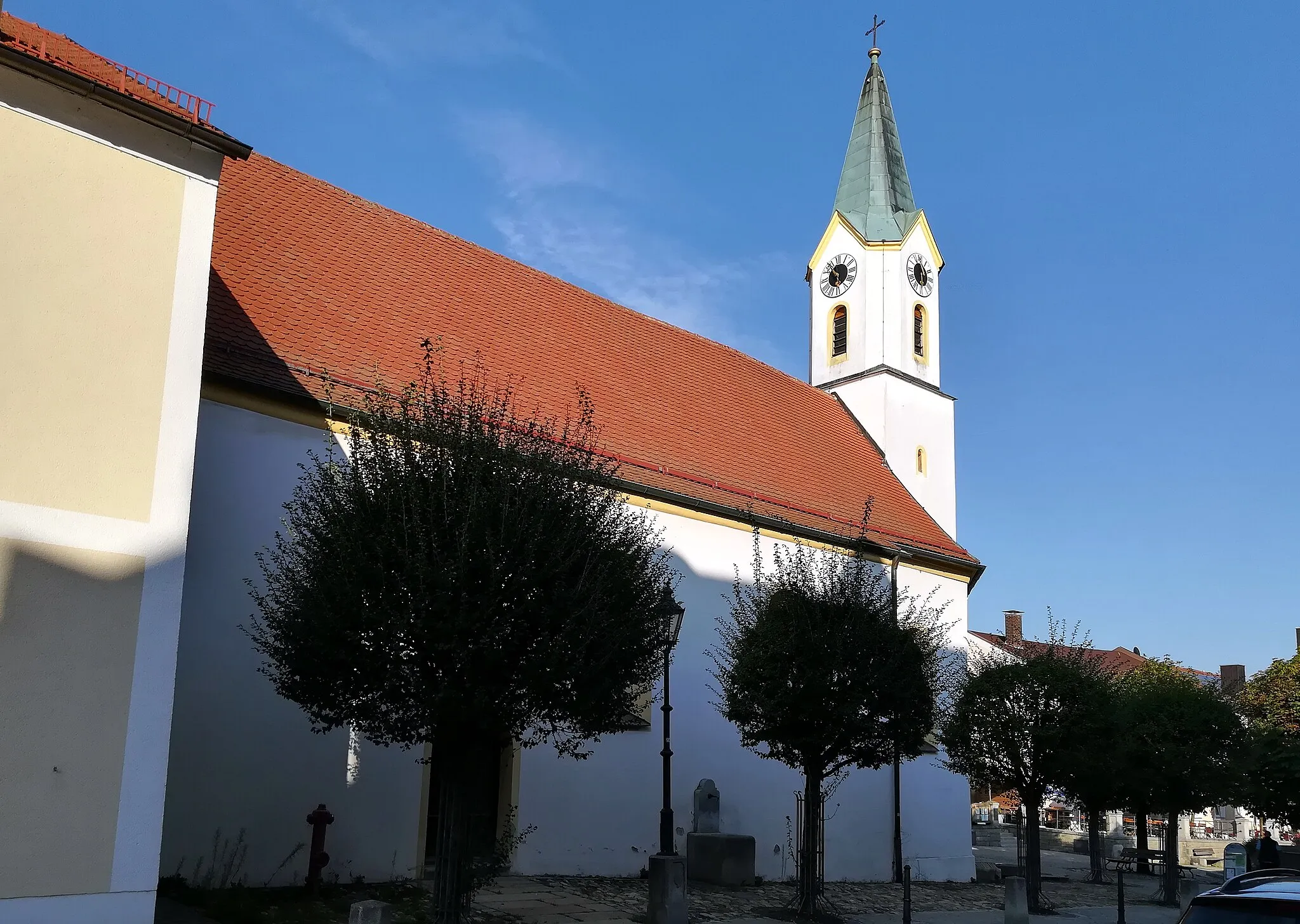 Photo showing: Die Kirche St. Veit ("Veitskirche") wurde wahrscheinlich spätestens bei der Anlage der Marktstraße (vor 1250) erbaut.