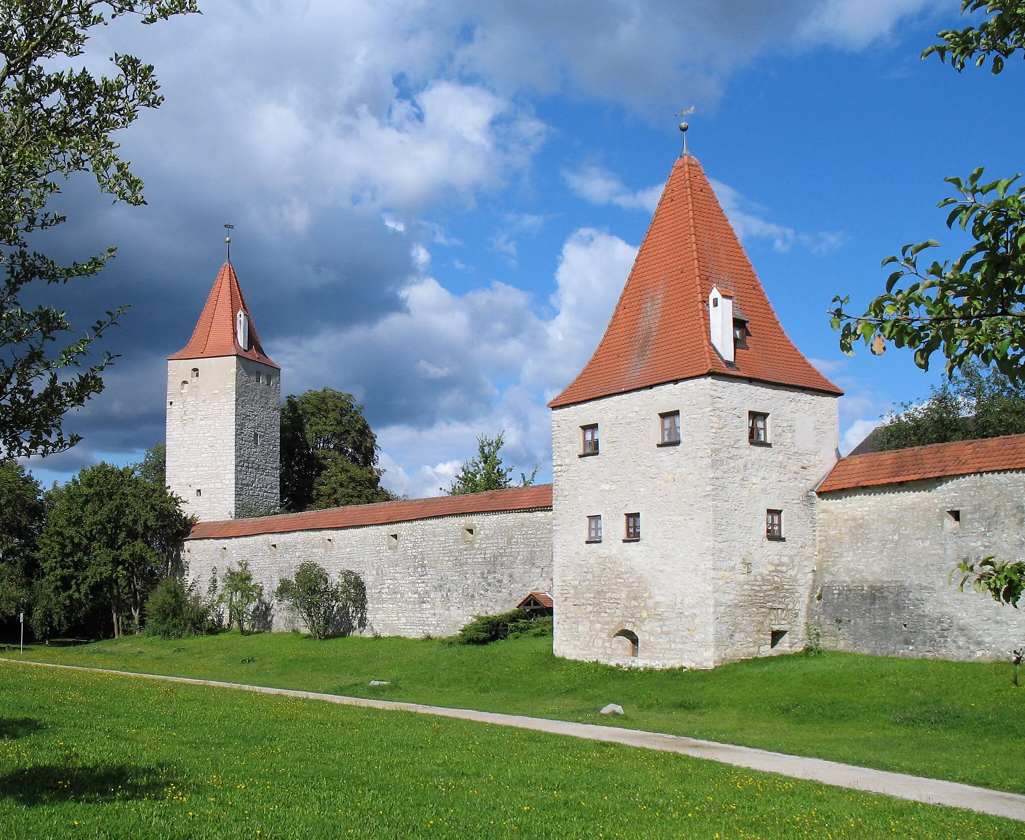 Photo showing: Teil der Stadtmauer von Berching