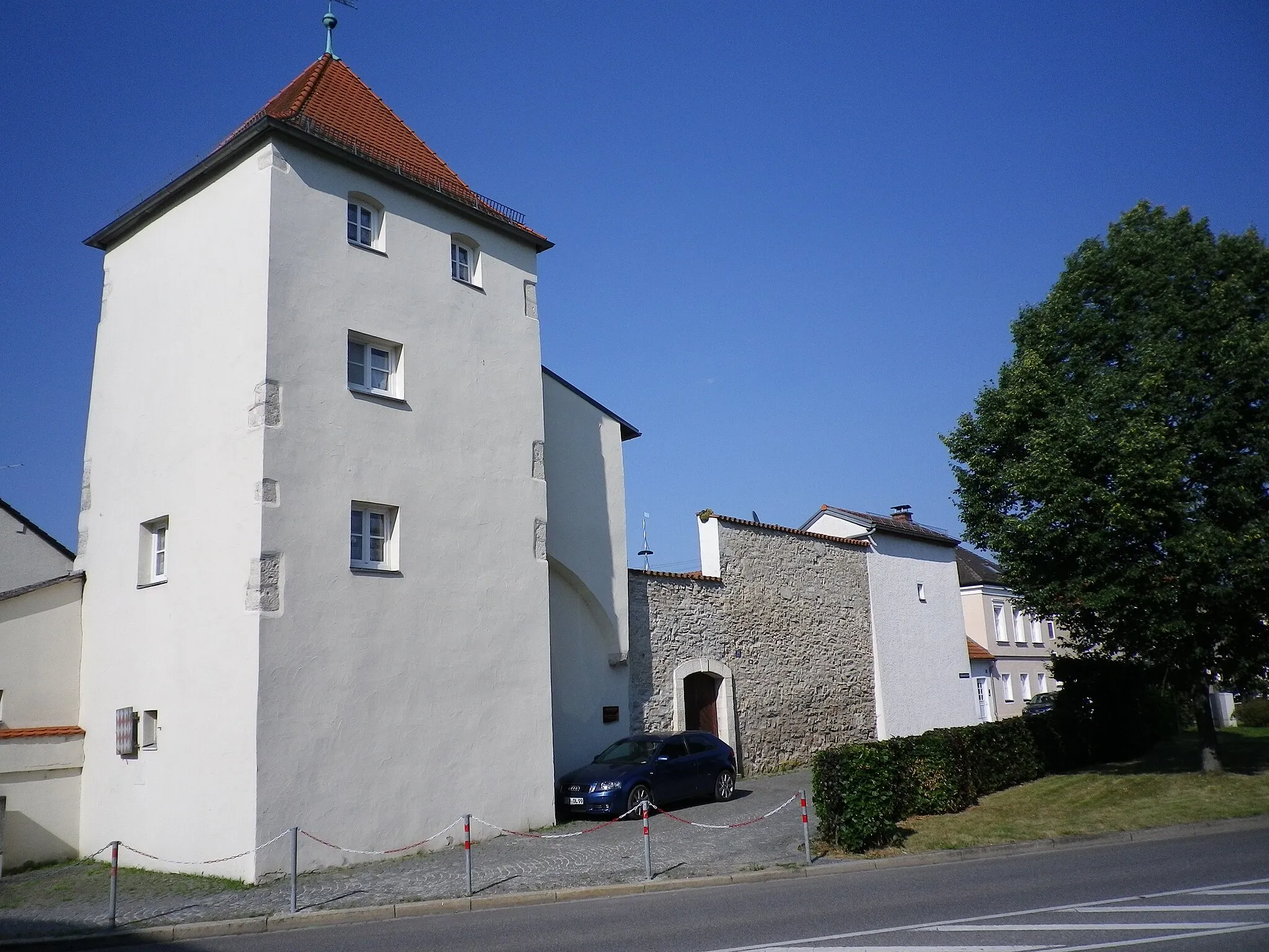 Photo showing: This is a photograph of an architectural monument. It is on the list of cultural monuments of Bayern, no. D-2-73-137-181.