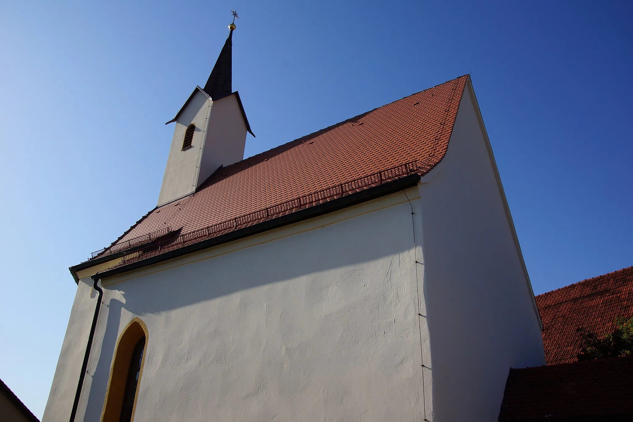 Photo showing: Die katholische Filialkirche St. Hippolytus in Hennenberg bei Berching in der Oberpfalz: