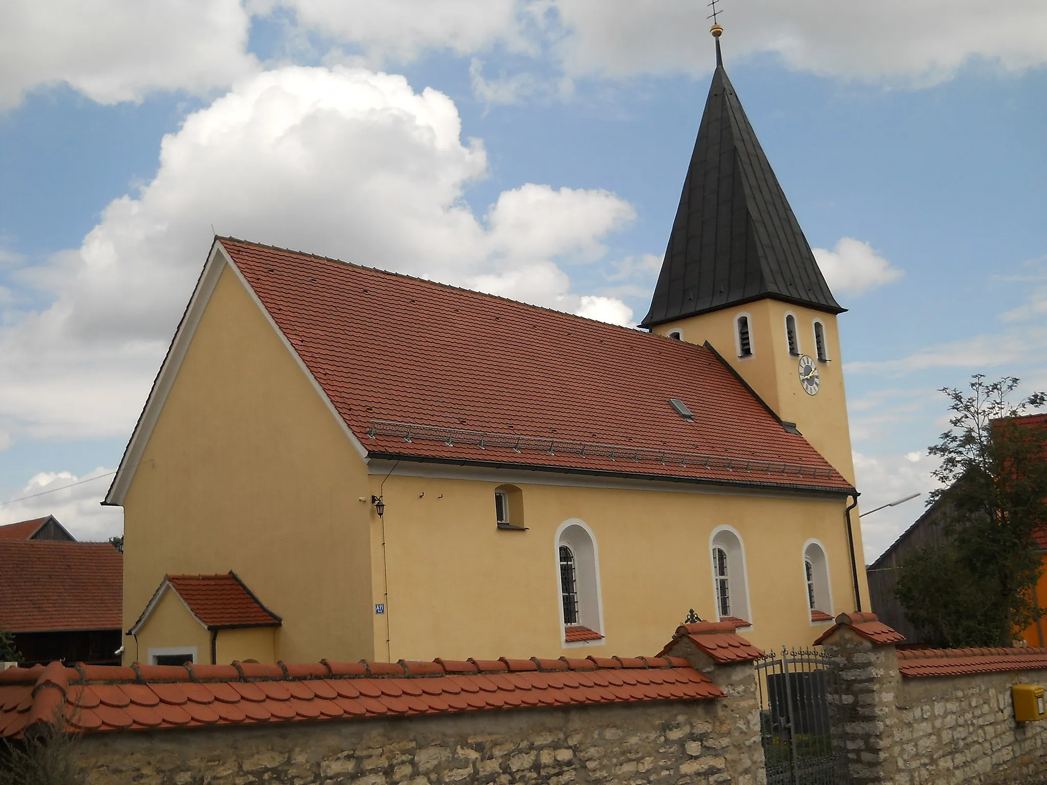 Photo showing: Kirche St. Nikolaus in Oening, Gemeindeteil von Berching im Landkreis Neumarkt in der Oberpfalz