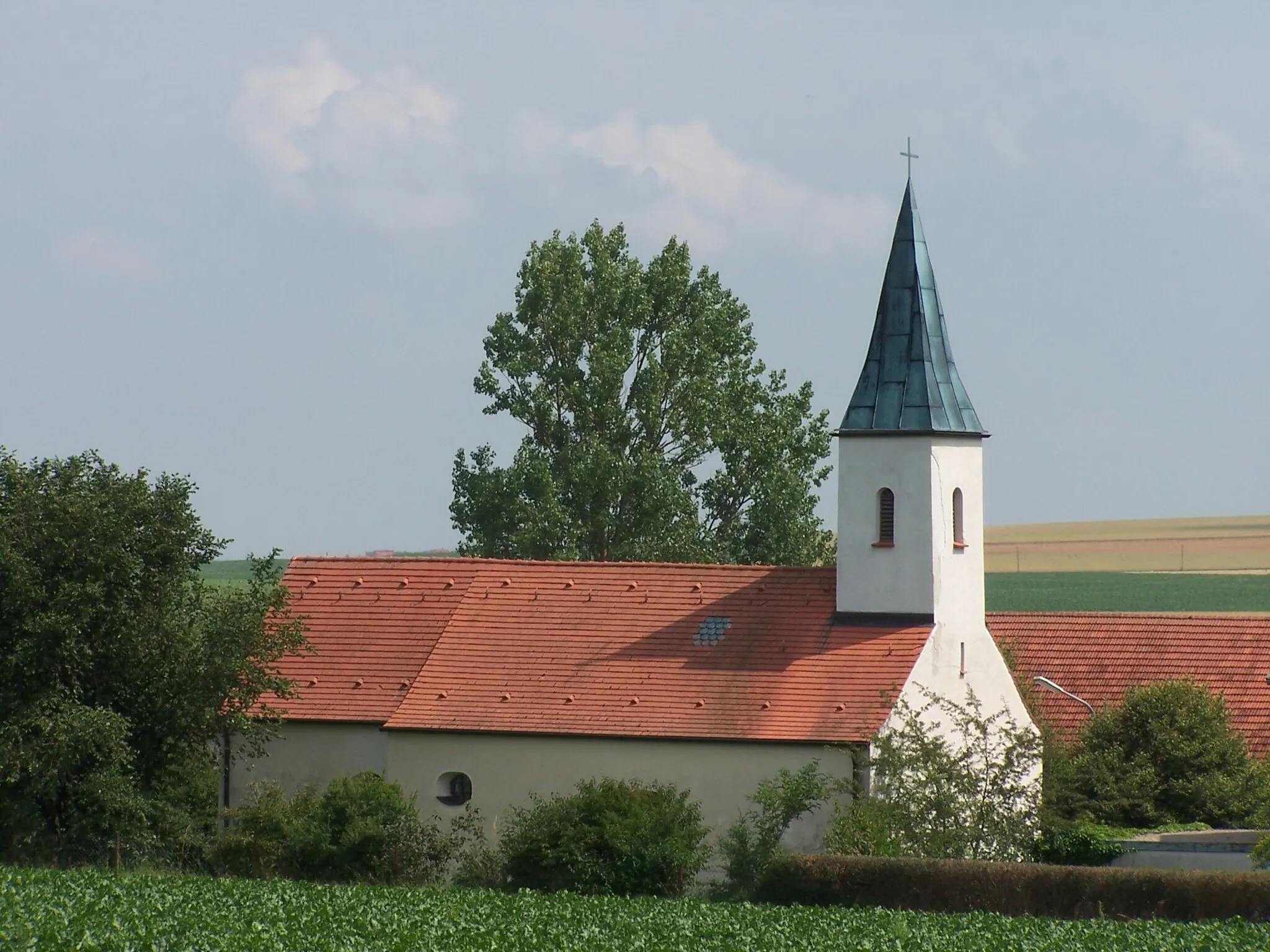 Photo showing: Gundhöring 8. Kath. Filialkirche St. Andreas, Chor im Kern romanisch, Langhaus und
Turm spätgotisch, barockisiert; mit Ausstattung.