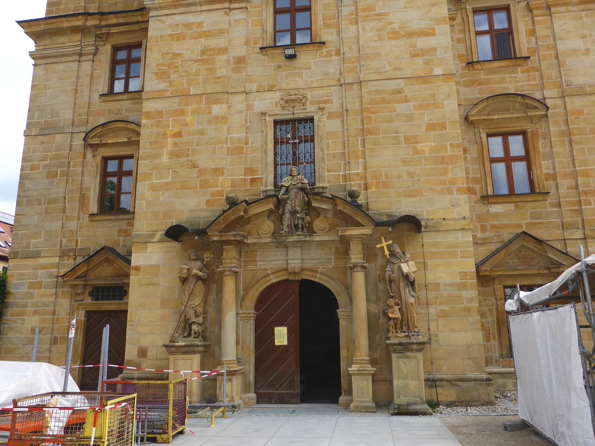 Photo showing: Portal zur Kirche des Kloster St.Jacobus in Ensdorf