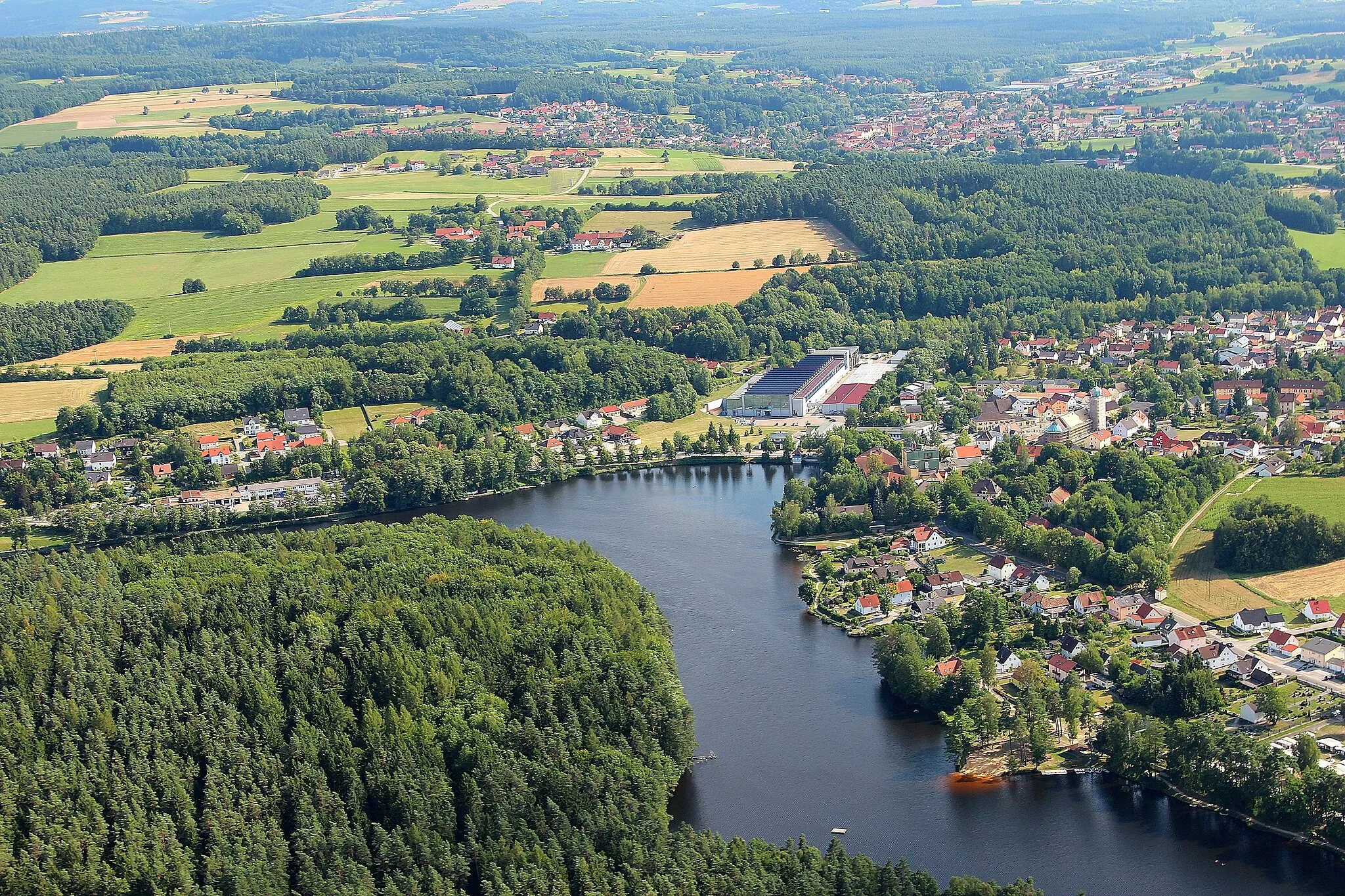 Photo showing: Bodenwöhr mit Hammerweiher, Bruck (am oberen Bildrand), Landkreis Schwandorf, Oberpfalz, Bayern