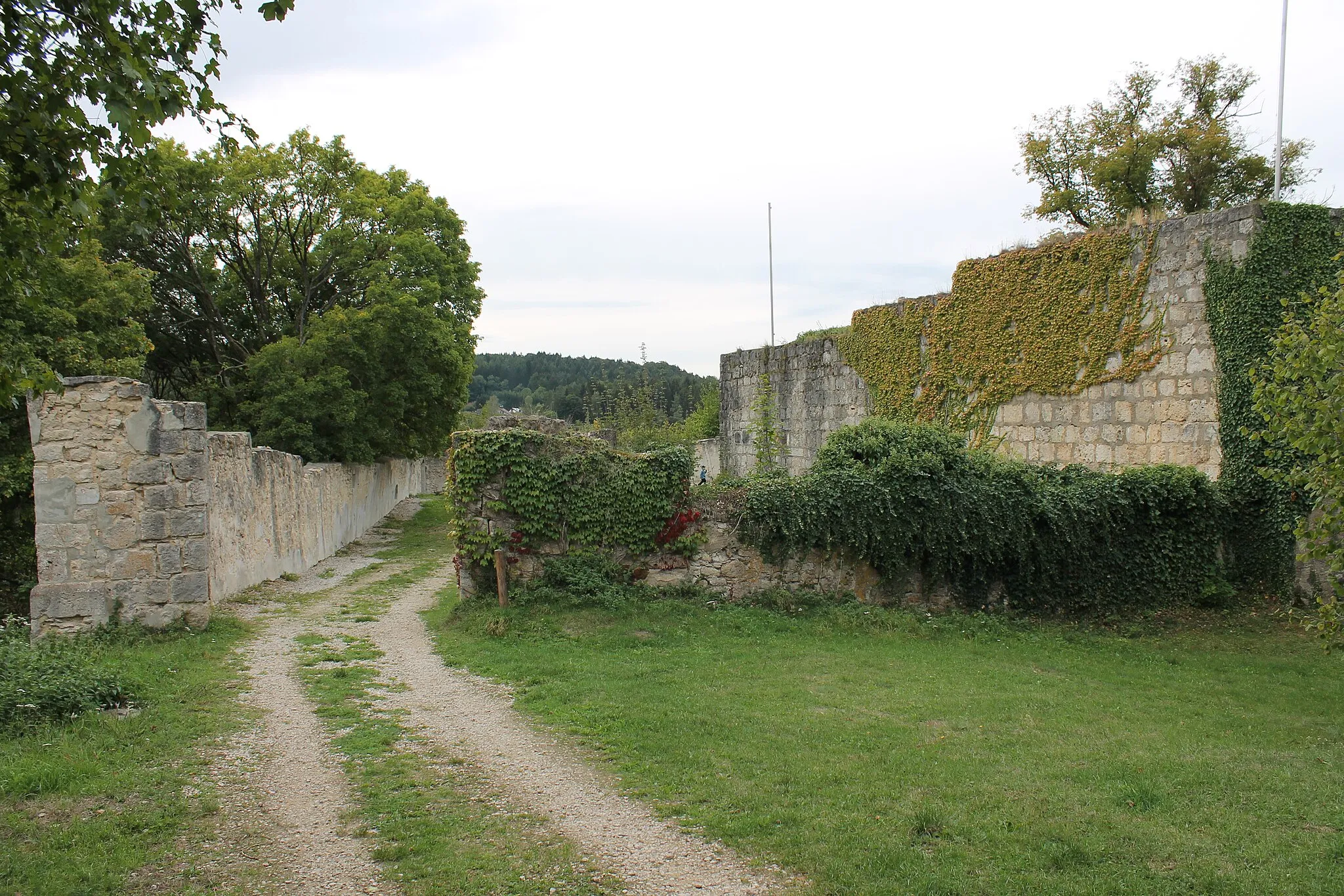 Photo showing: This is a photograph of an architectural monument. It is on the list of cultural monuments of Bayern, no. D-3-71-132-63.