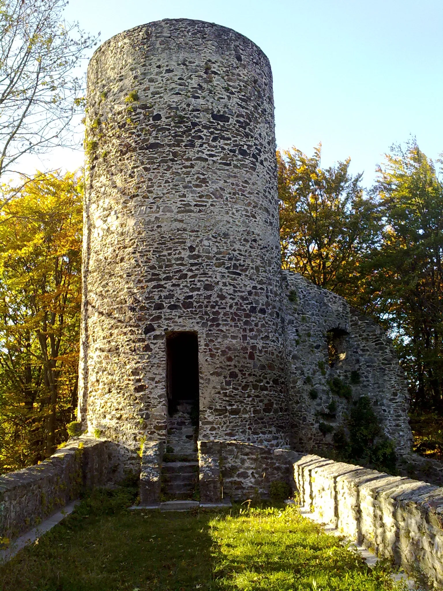 Photo showing: Burgruine Lichtenegg bei Rimbach / Bayerischer Wald