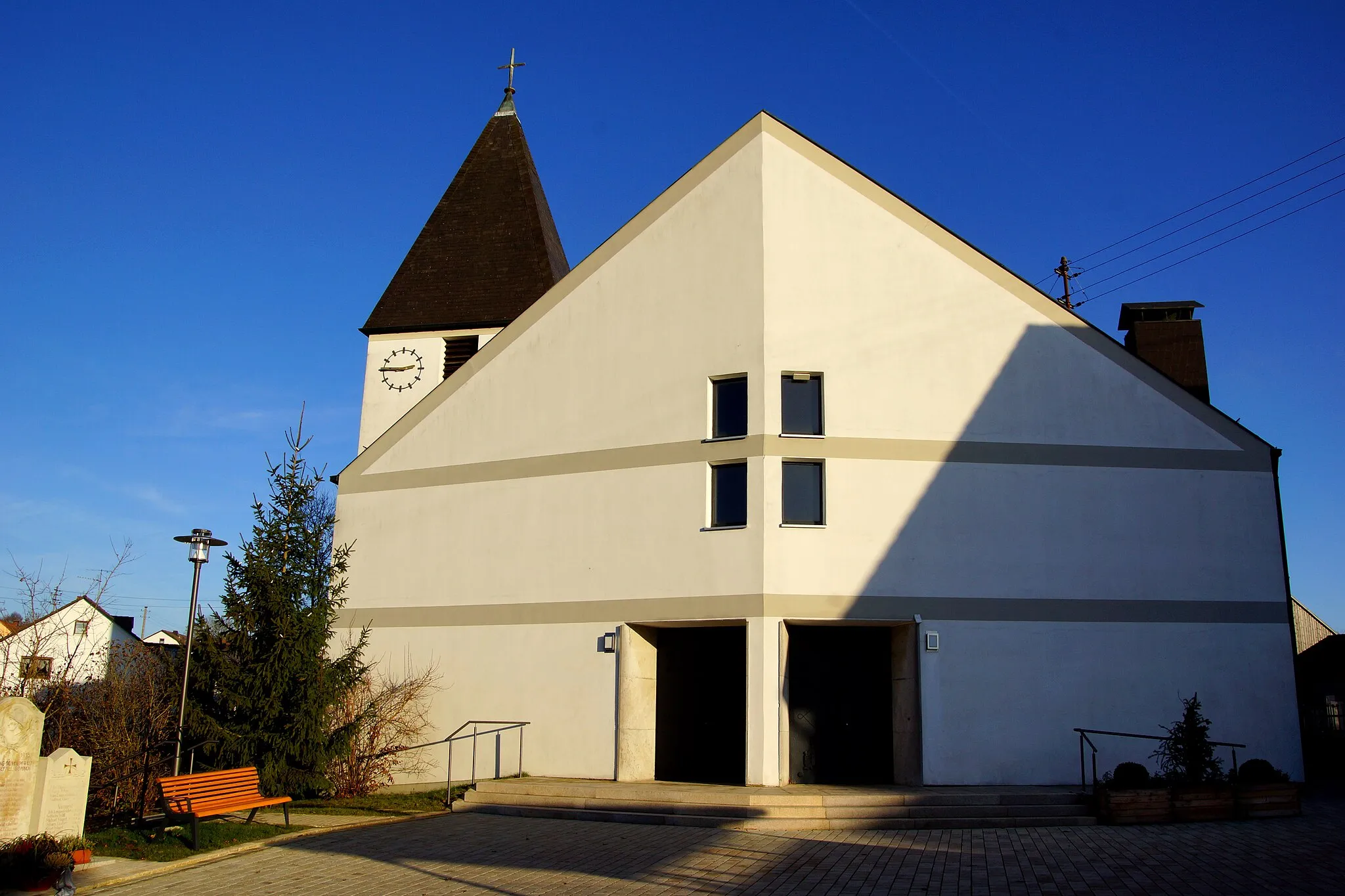 Photo showing: Die katholische Pfarrkirche Mariä Himmelfahrt in Wissing bei Seubersdorf