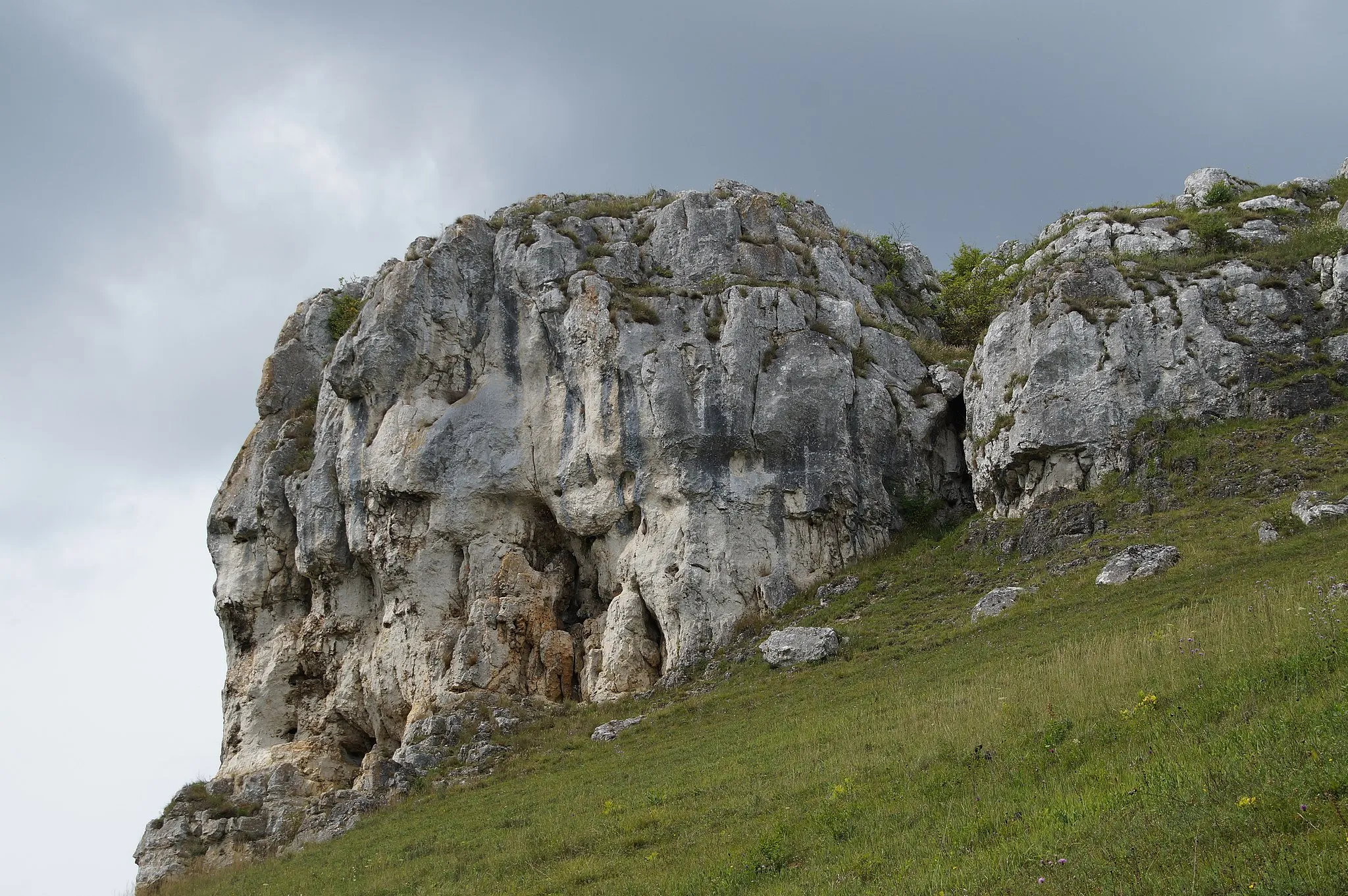 Photo showing: Felsformation am Jurasteig - Gelber Fels bei Eilsbrunn - Teilstrecke Alpiner Steig - zwischen Eilsbrunn und Schönhofen. Geotop Nr: 375R018