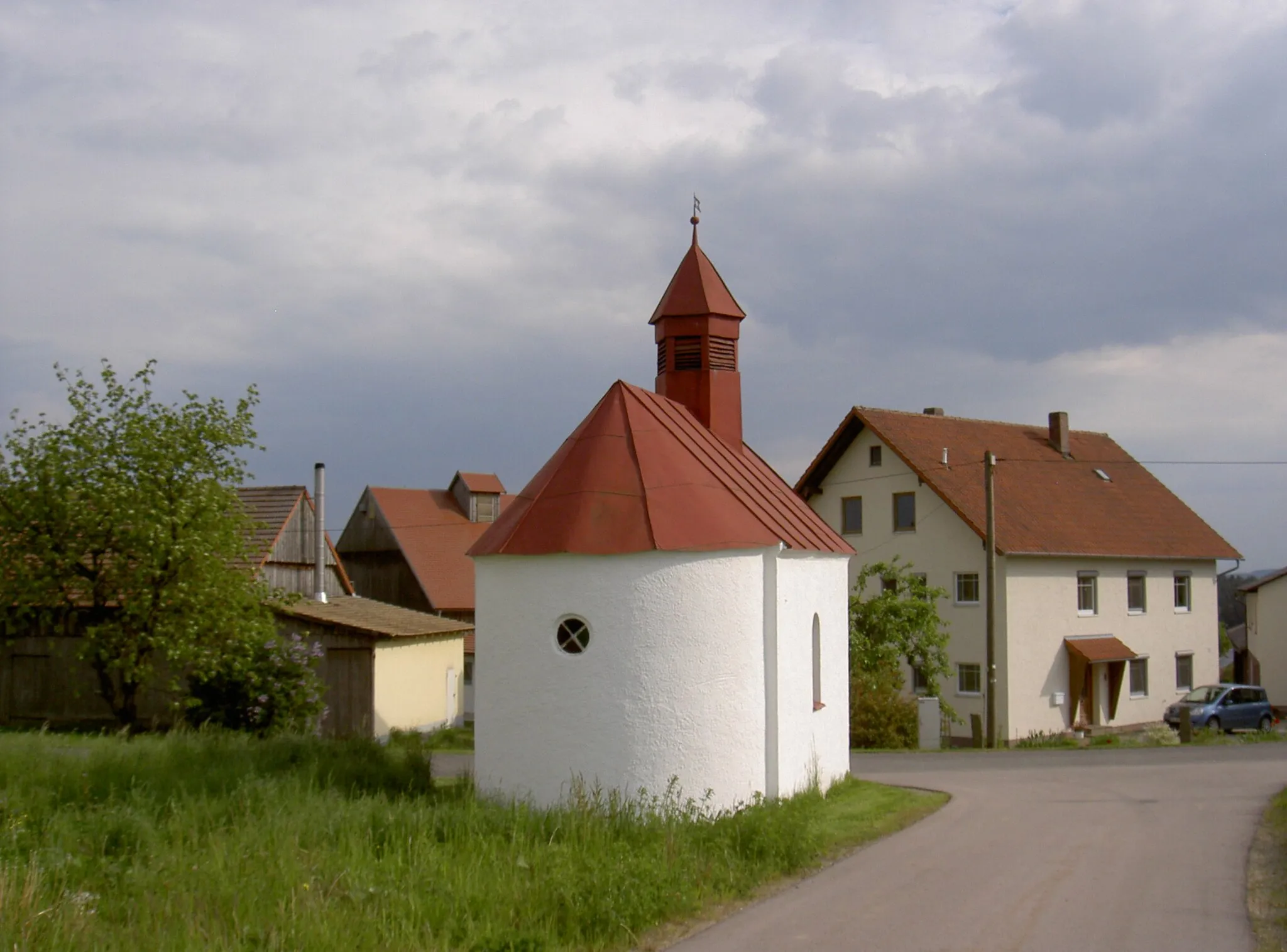 Photo showing: Wegkapelle (Plößhöfe)