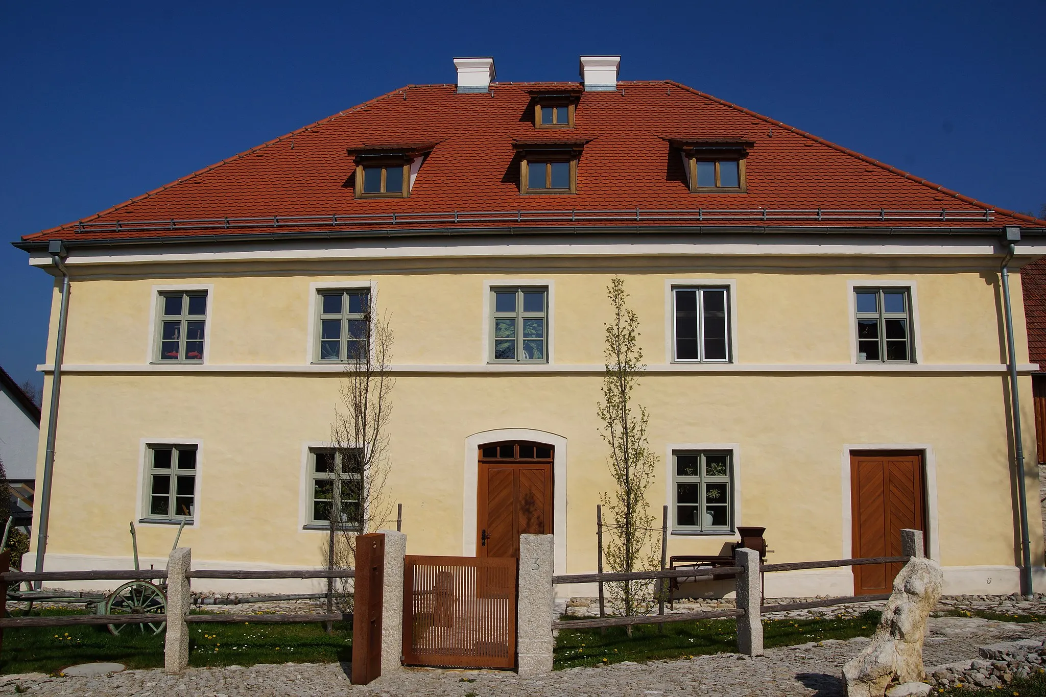 Photo showing: Ehemaliges Gasthaus in Rödelberg bei Neumarkt