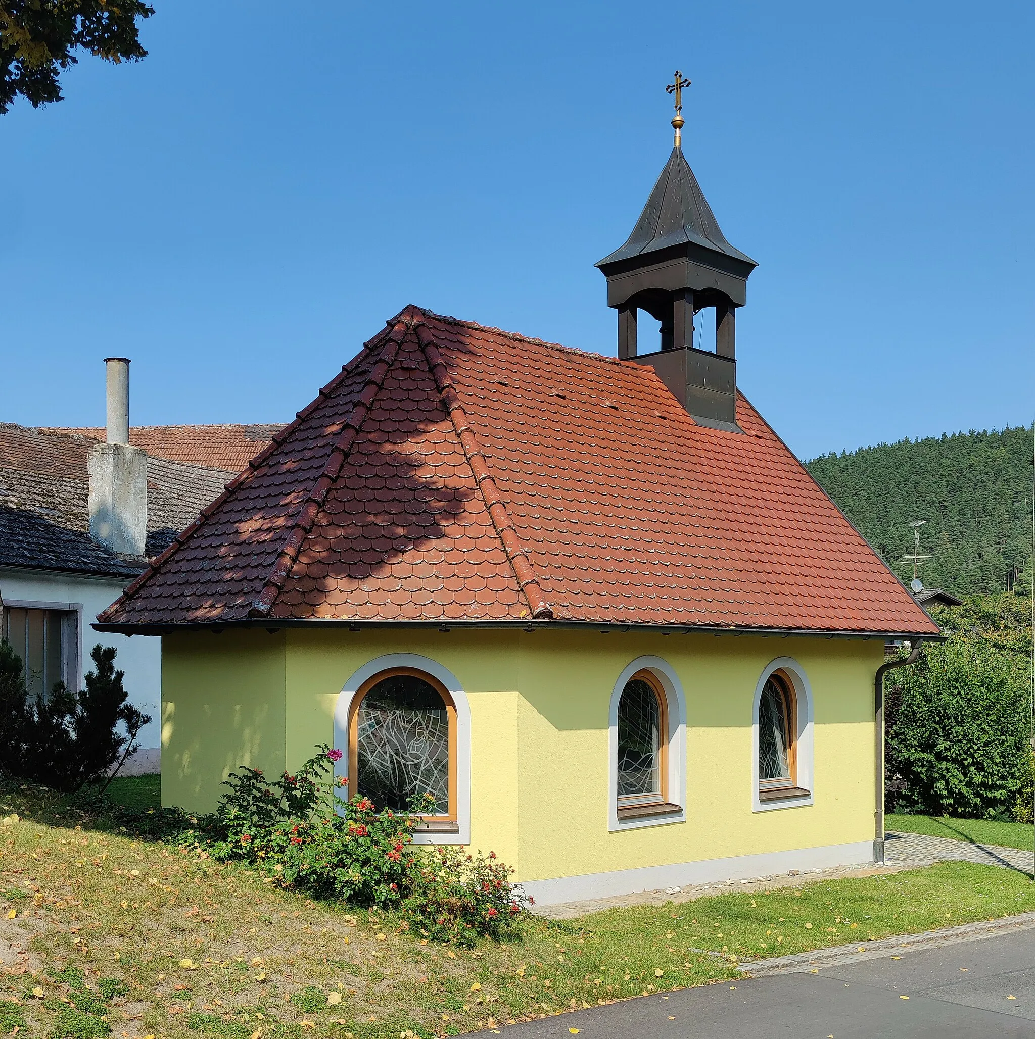 Photo showing: Dorfkapelle 'Zur Heiligen Familie' Welluck, Stadt Auerbach in der Oberpfalz, Lankreis Amberg-Sulzbach, Oberpfalz, Bayern, Deutschland