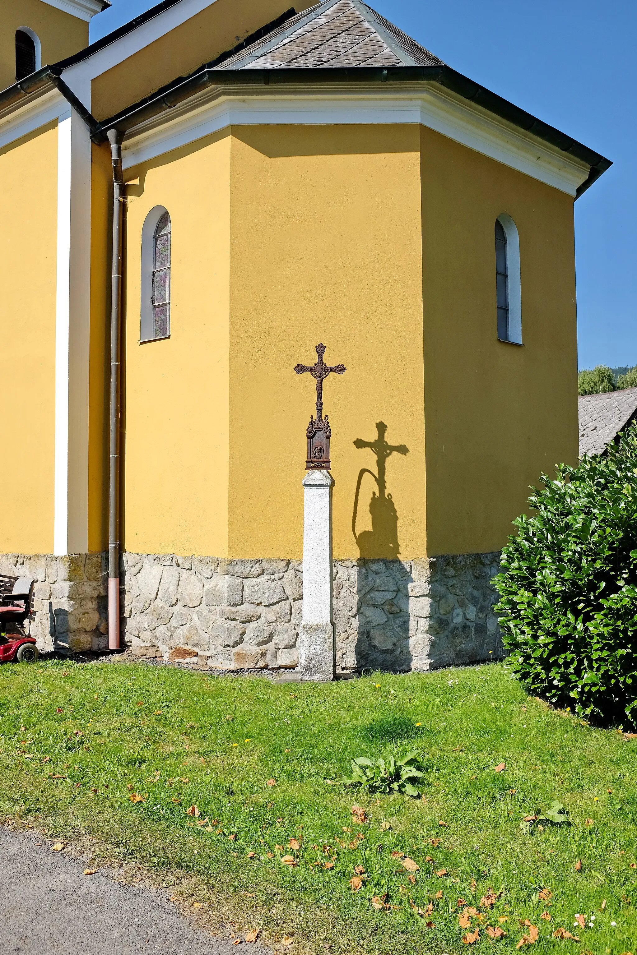 Photo showing: Vranov (Mnichov), křížek u kaple sv. Markéty, okres Domažlice