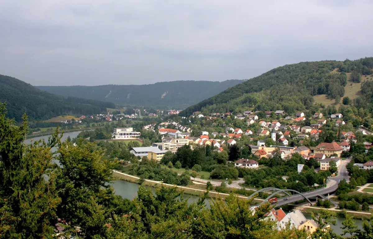 Photo showing: Das Altmühltal mit dem Main-Donau-Kanal bei Riedenburg.