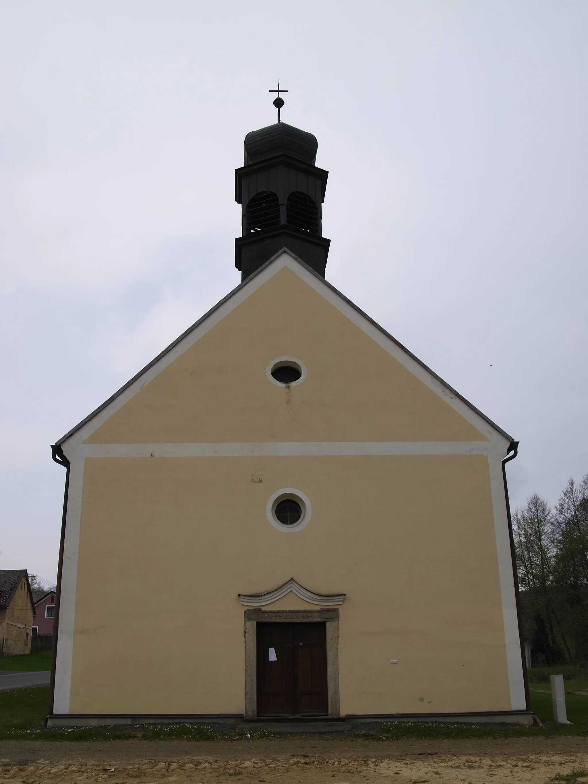 Photo showing: Maxov (Všeruby), okres Domažlice, Kostel svatého Jana Křtitele

This file was created as a part of the photographic program of Wikimedia Czech Republic. Project: Fotíme Česko The program supports Wikimedia Commons photographers in the Czech Republic.