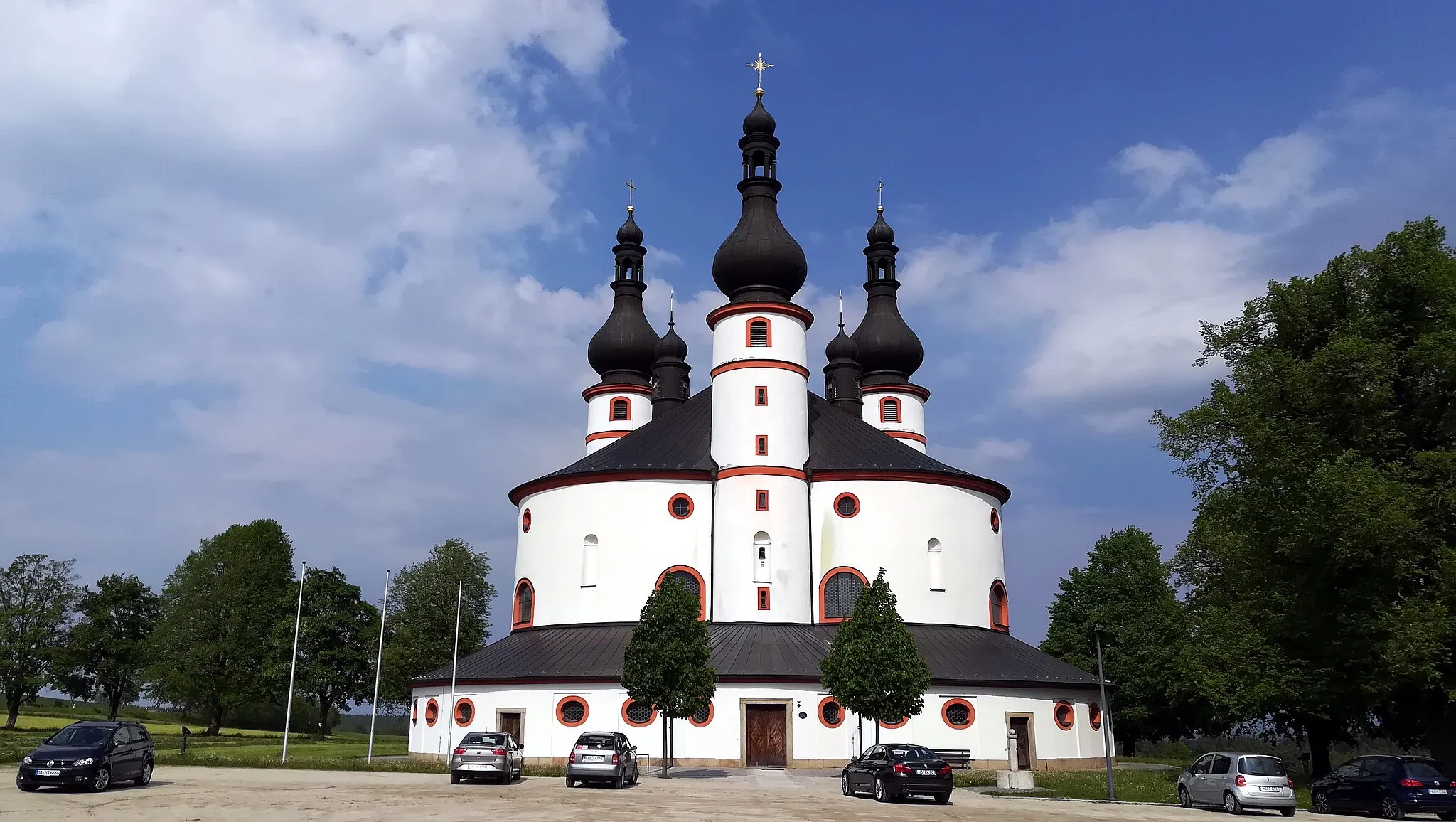 Photo showing: Die Dreifaltigkeitskirche Kappl (auch Kappel, von Kapelle; Wallfahrtskirche der Heiligsten Dreifaltigkeit), eine der eigenartigsten Kirchenschöpfungen Deutschlands.