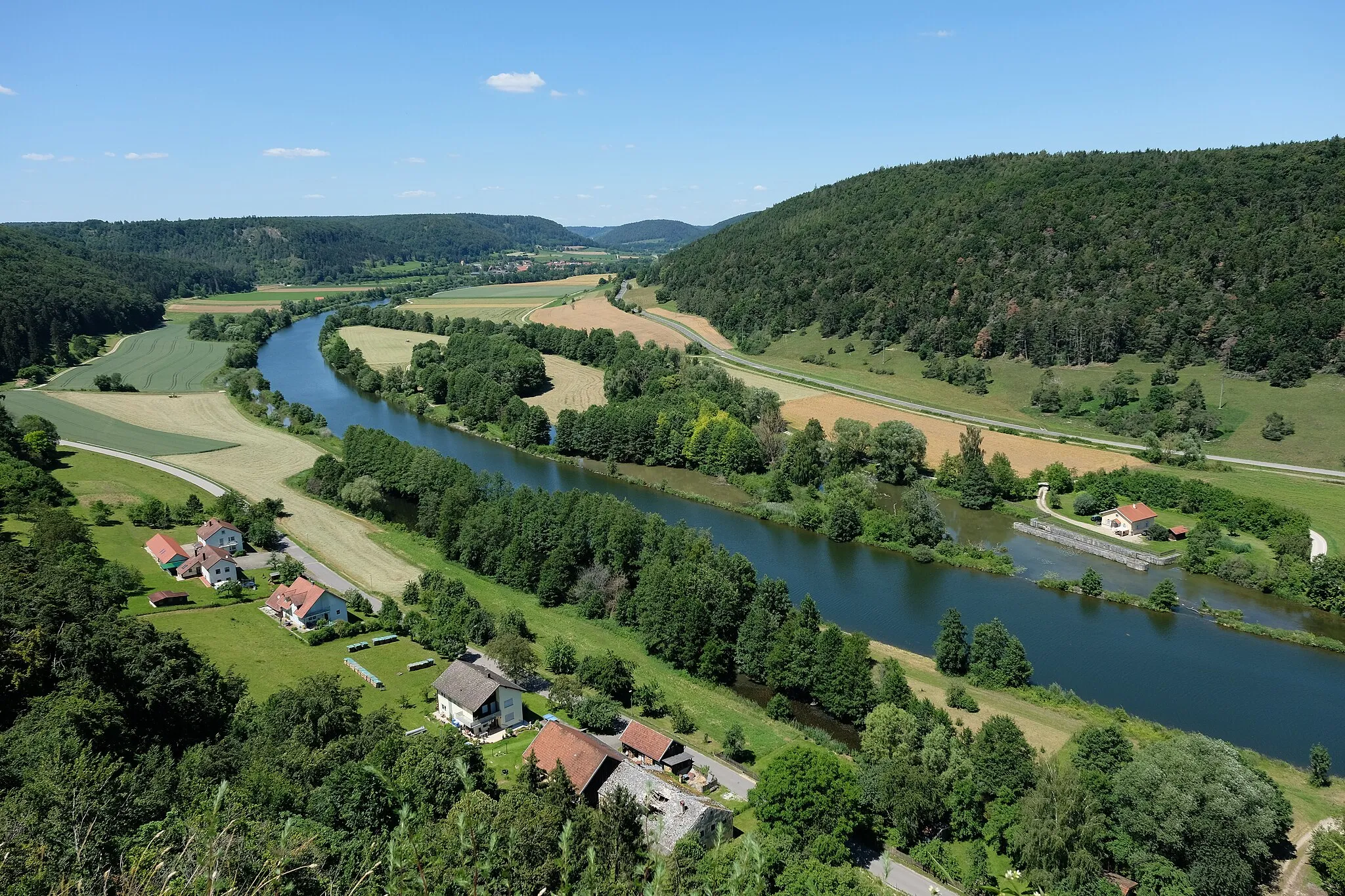 Photo showing: Blick von Burg Eggersberg auf das Tal