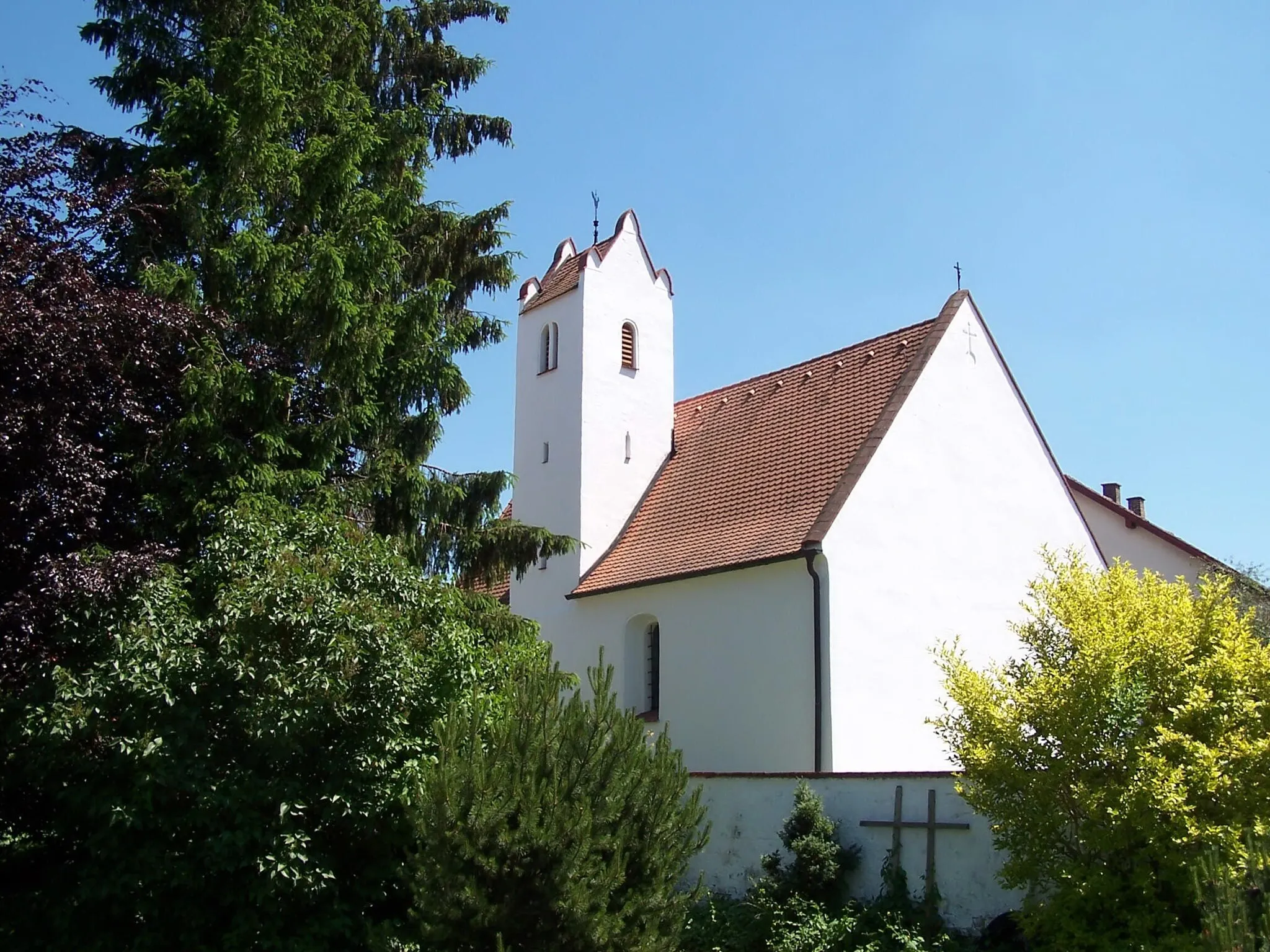 Photo showing: Hirschkofen 28. Kath. Filialkirche St. Bartholomäus, Turm Mitte 13. Jh., sonst 14. Jh.,
Langhaus barockisiert; mit Ausstattung.