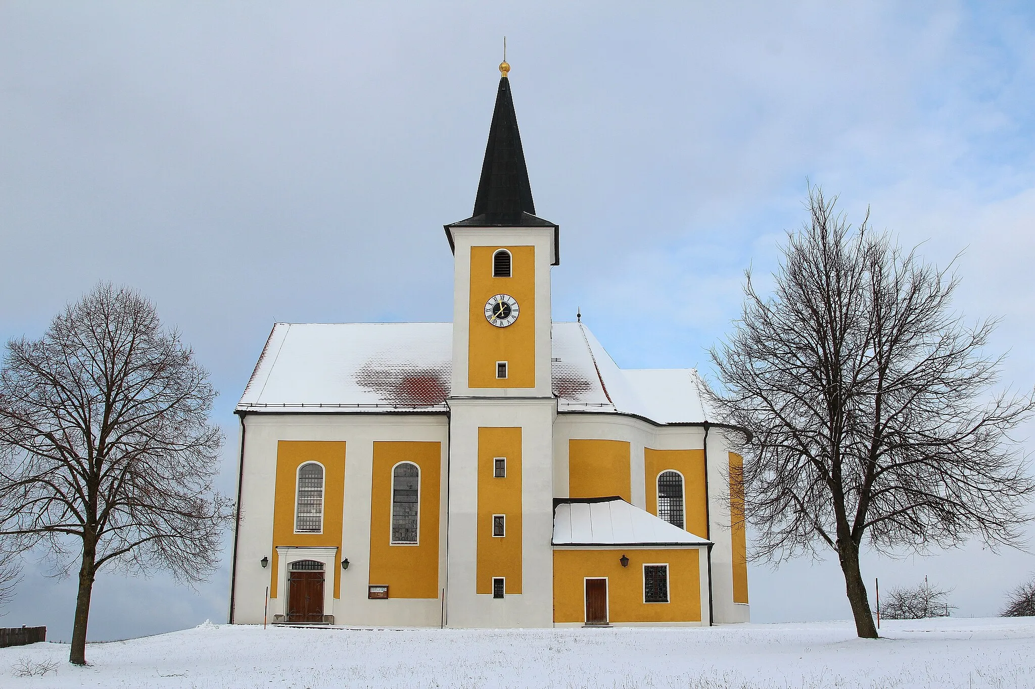 Photo showing: Söllitz, Wallfahrtskirche Vierzehn Nothelfer (1723), Turm mittelalterlich, Helm 19. Jahrhundert, Gemeinde Trausnitz, Landkreis Schwandorf, Oberpfalz, Bayern (2016)