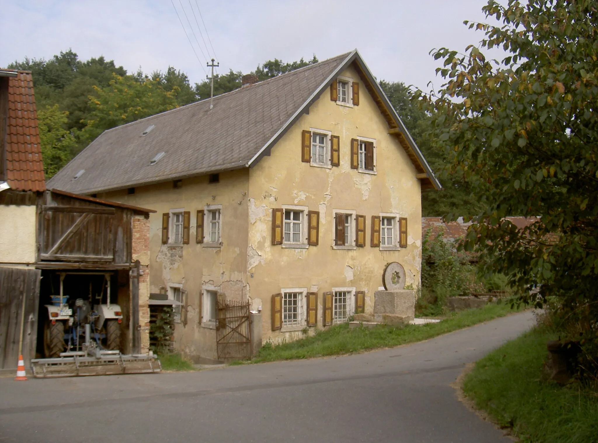 Photo showing: Ehemalige Mühle (Weikersmühle)