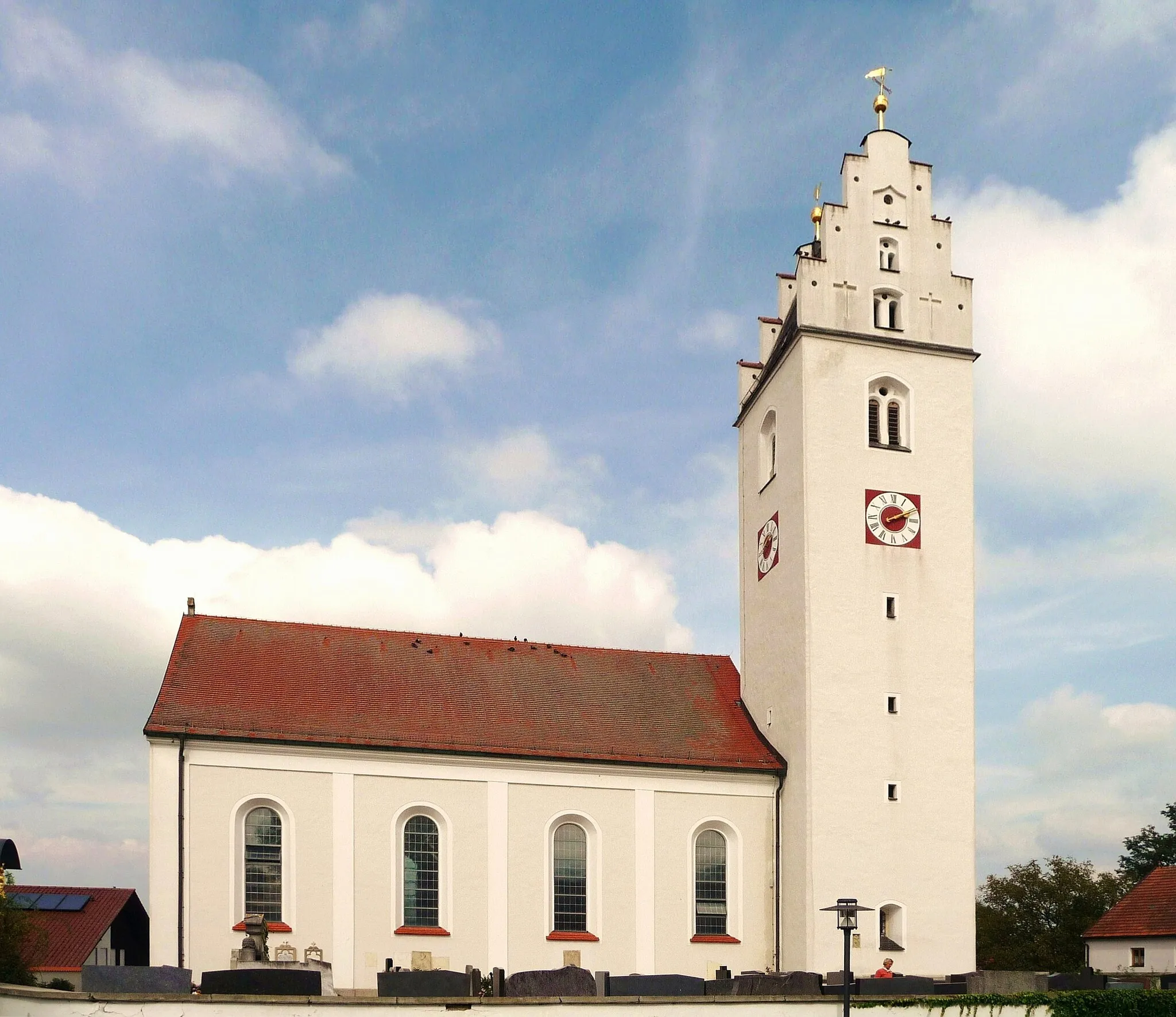 Photo showing: Die Pfarrkirche Sankt Peter und Clemens in Moosham, Gemeinde Mintraching