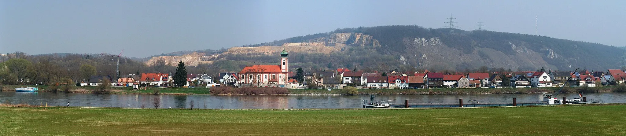 Photo showing: Schwabelweis, an der Donau gelegen, ist ein Stadtbezirk von Regensburg; im Hintergrund der Keilstein.