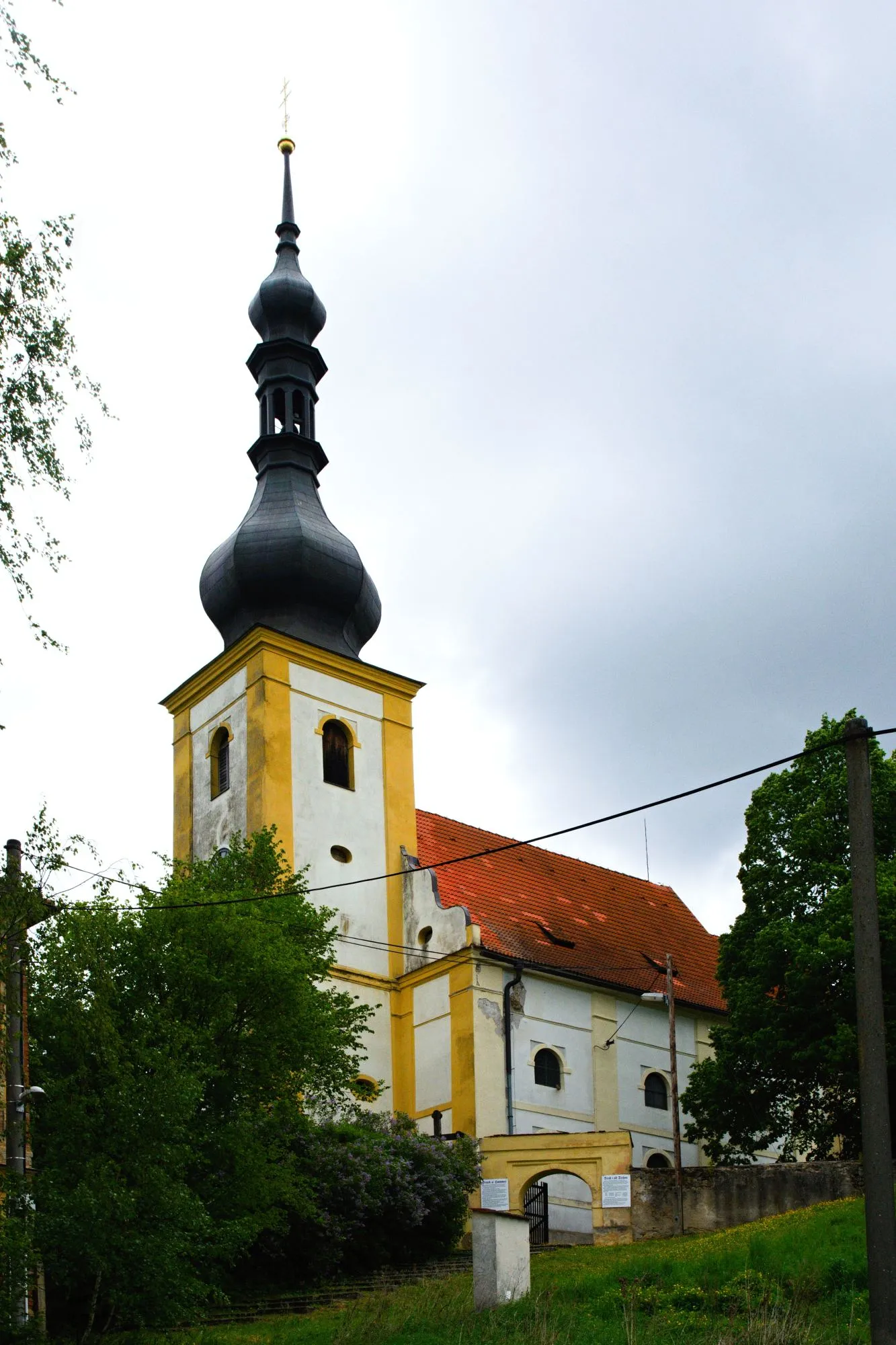 Photo showing: Brod nad Tichou - kostel

This file was created as a part of the photographic program of Wikimedia Czech Republic. Project: Foto českých obcí The program supports Wikimedia Commons photographers in the Czech Republic.