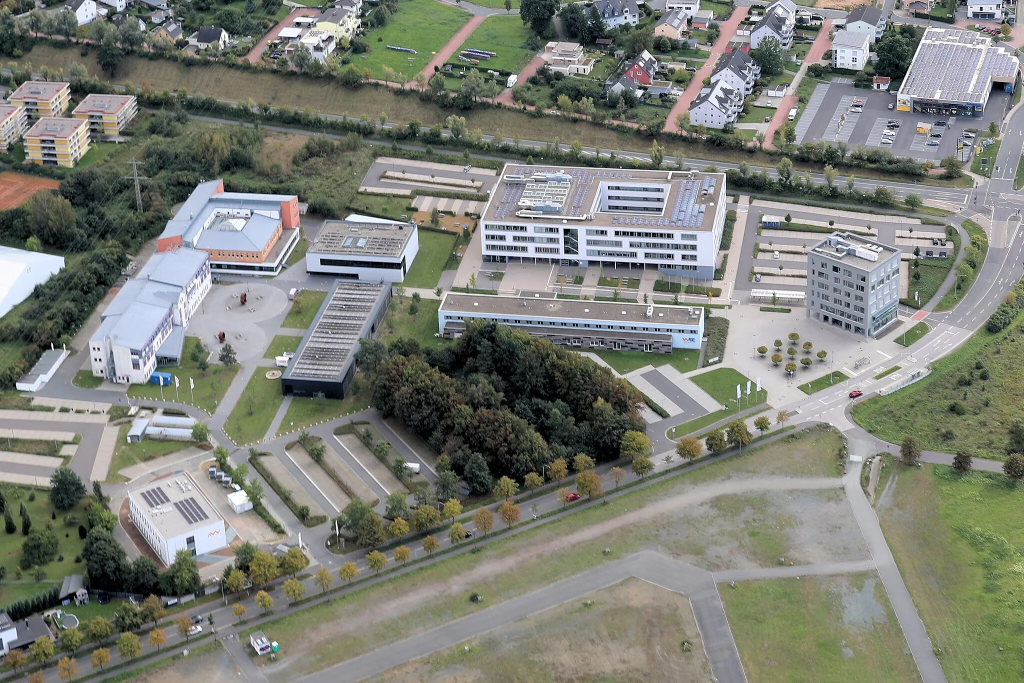 Photo showing: OTH Weiden (links), FOS Weiden (rechts); Weiden in der Oberpfalz, Bayern