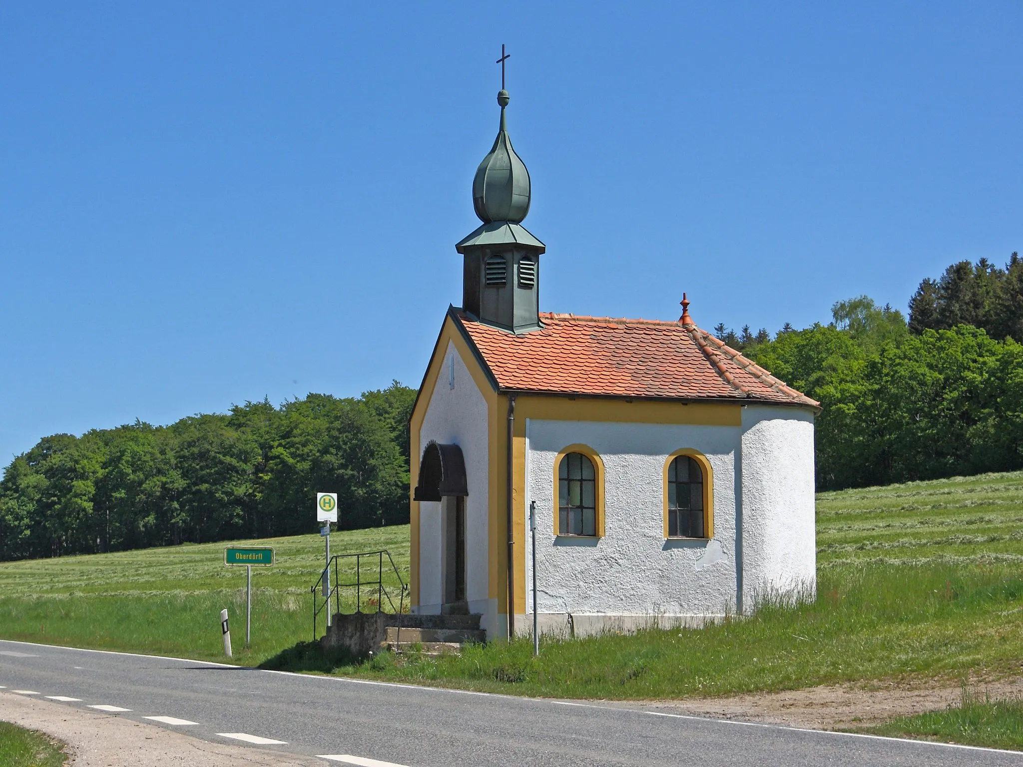 Photo showing: Kapelle mit halbrunder Apsis und Dachreiter mit Zwiebelhaube von 1913