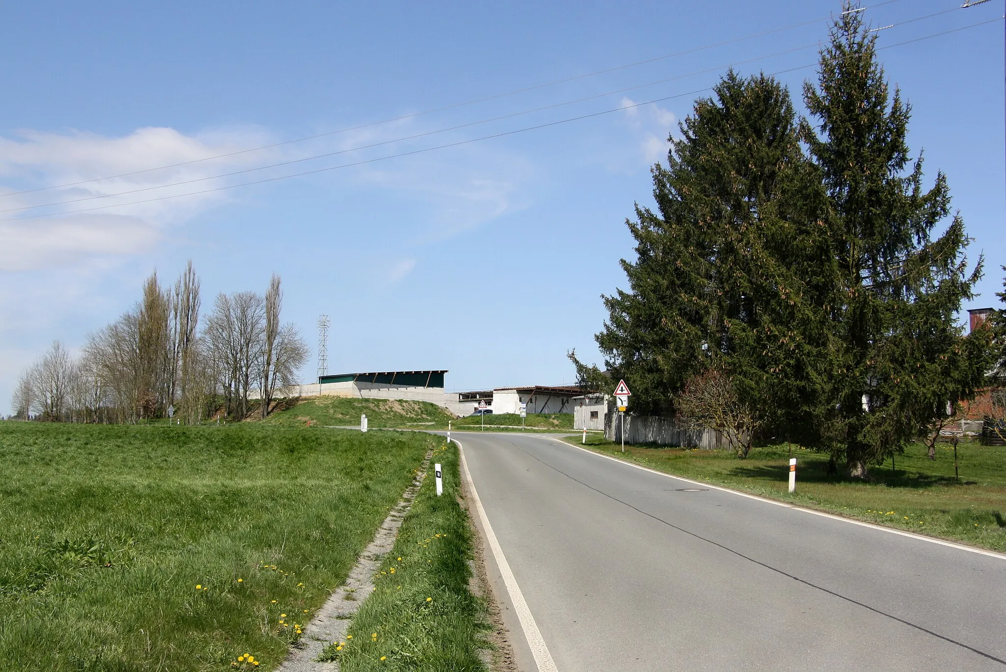 Photo showing: Road No 190 in Všeruby, Czech Republic.