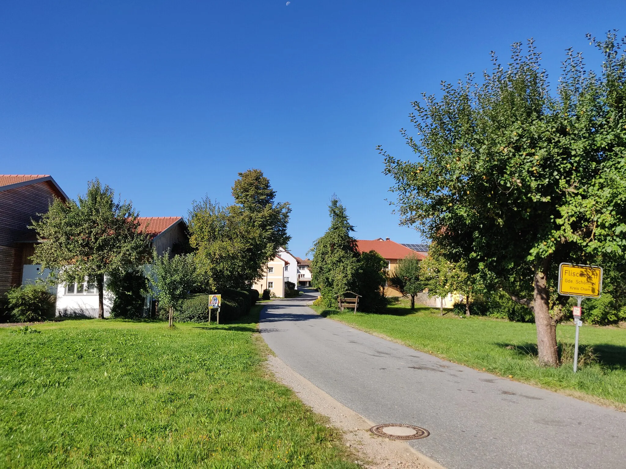 Photo showing: Ortseinfahrt nach Flischbach von Osten
