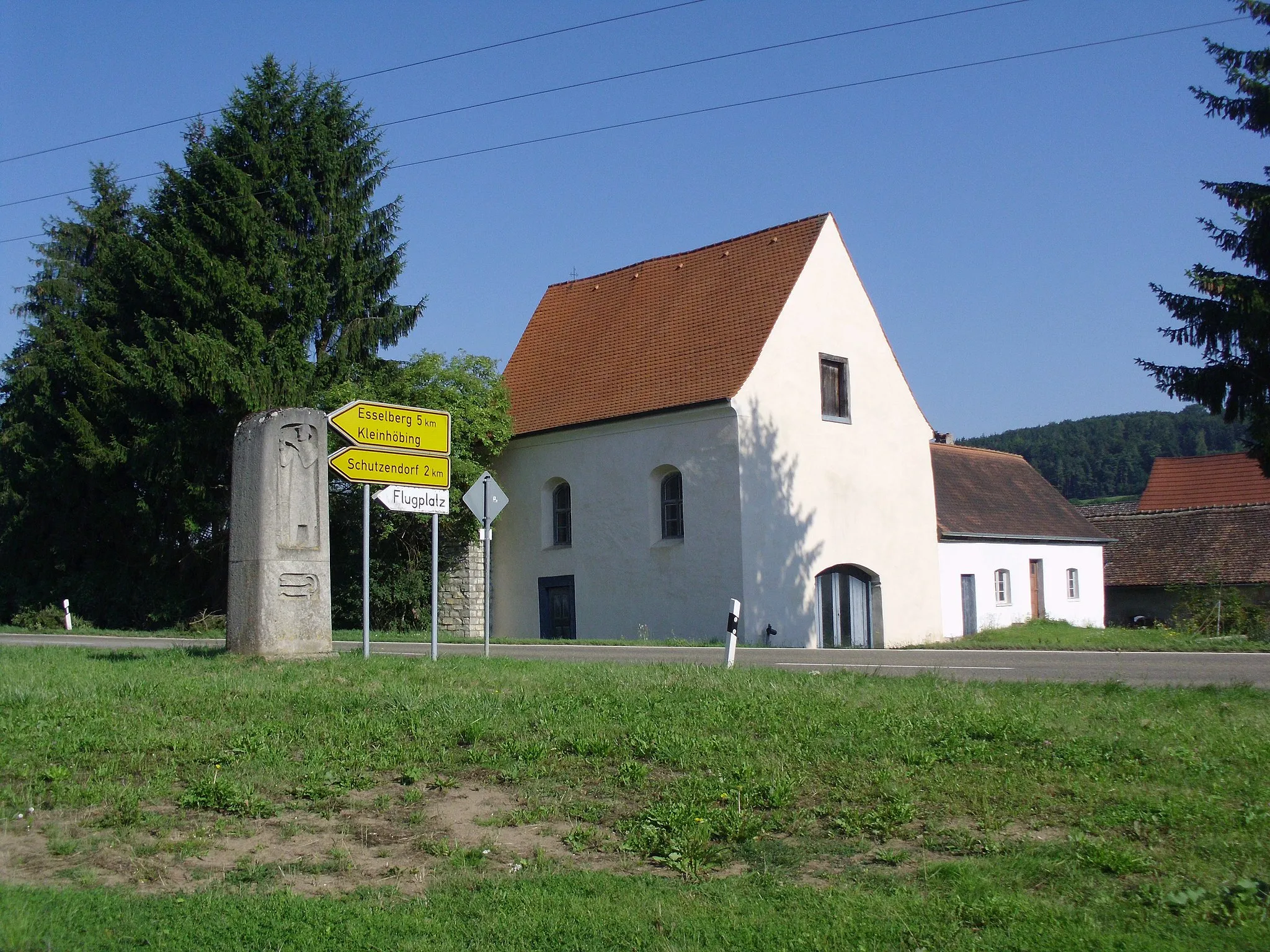 Photo showing: Kleinhöbing, Ortssteil von Thalmässing im mittelfränkischen Landkreis Roth, ehemalige kath. Ortskirche St. Peter und Paul
