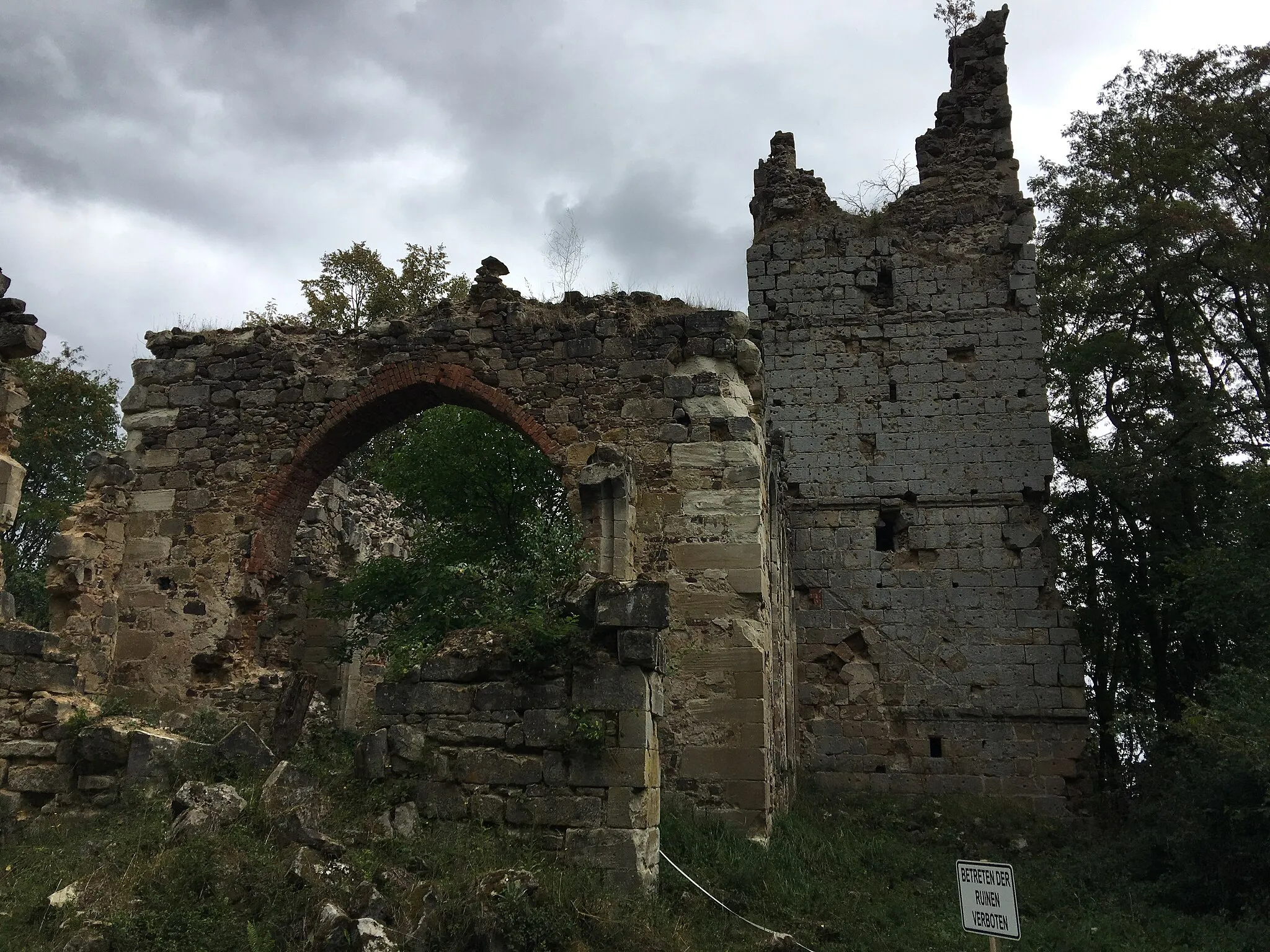 Photo showing: Ruine der Pfarrkirche „Peter und Paul“ von Pappenberg