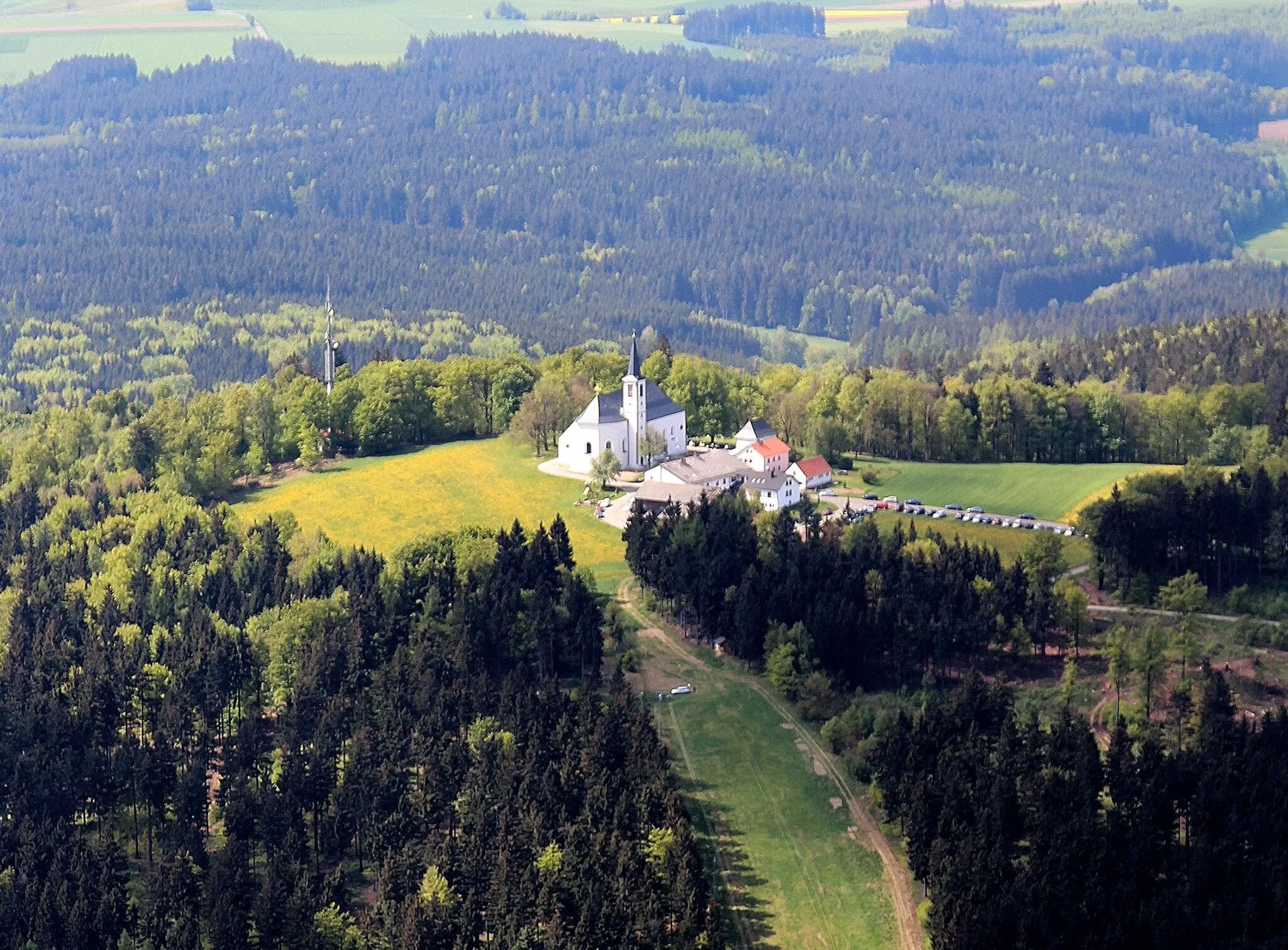 Photo showing: Fahrenberg bei Waldthurn mit der Wallfahrtskirche "Mariä Heimsuchung", Landkreis Neustadt an der Waldnaab, Oberpfalz, Bayern (2014).