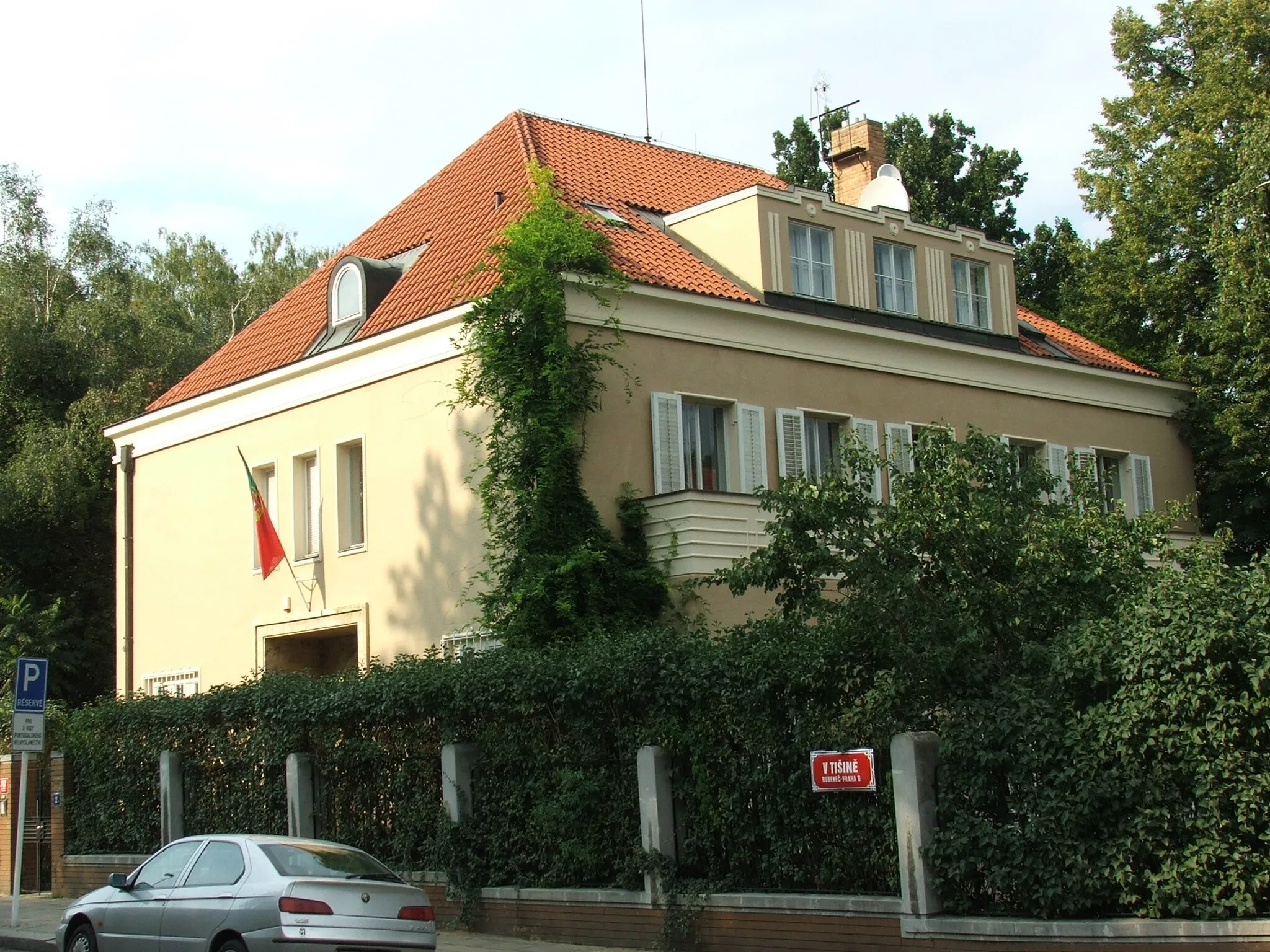 Photo showing: Residence of the Embassy of Portugal in Prague - Bubeneč, Czechia.