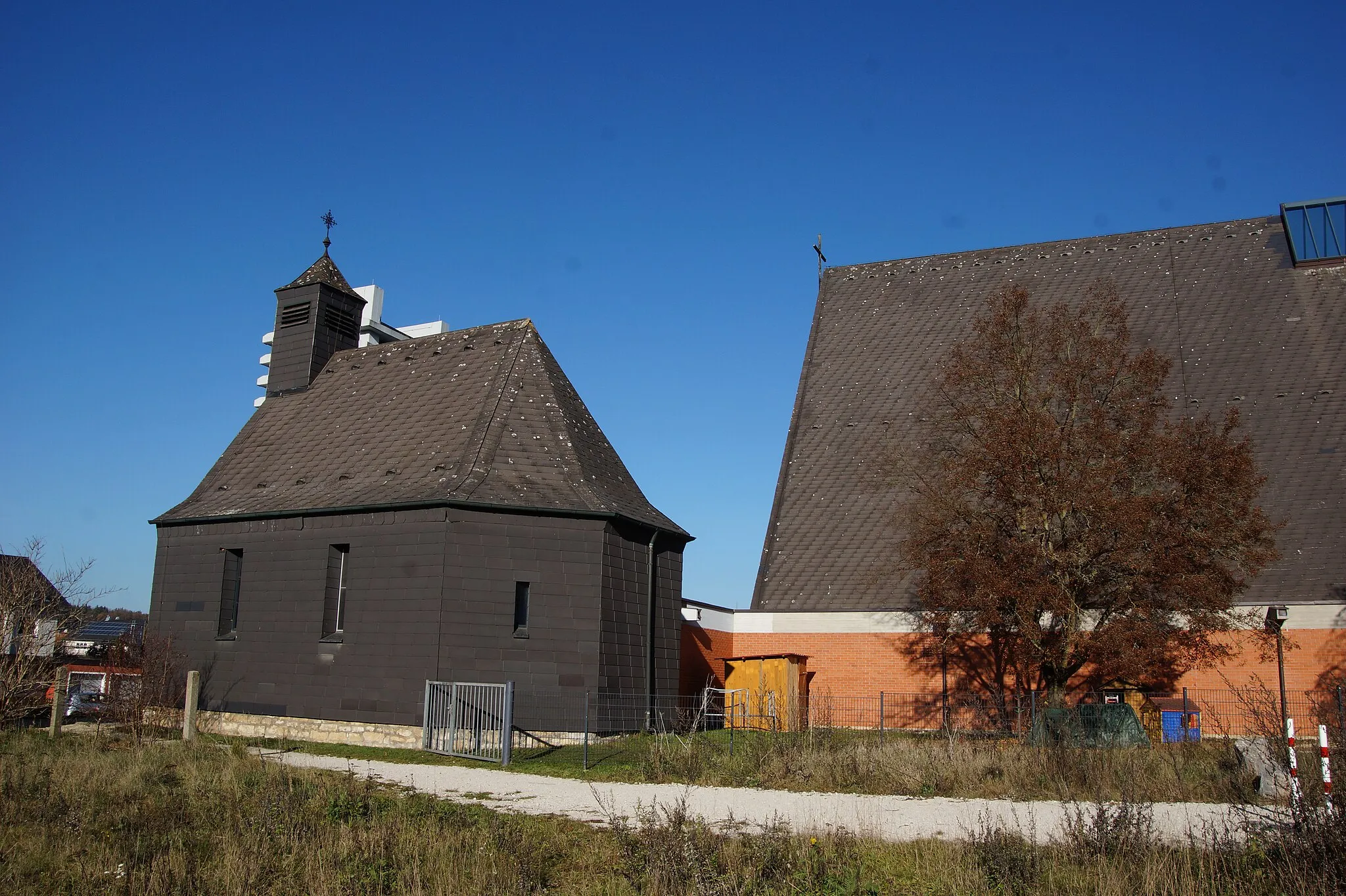 Photo showing: Katholische Pfarrkirche St. Josef in Raigering bei Amberg
