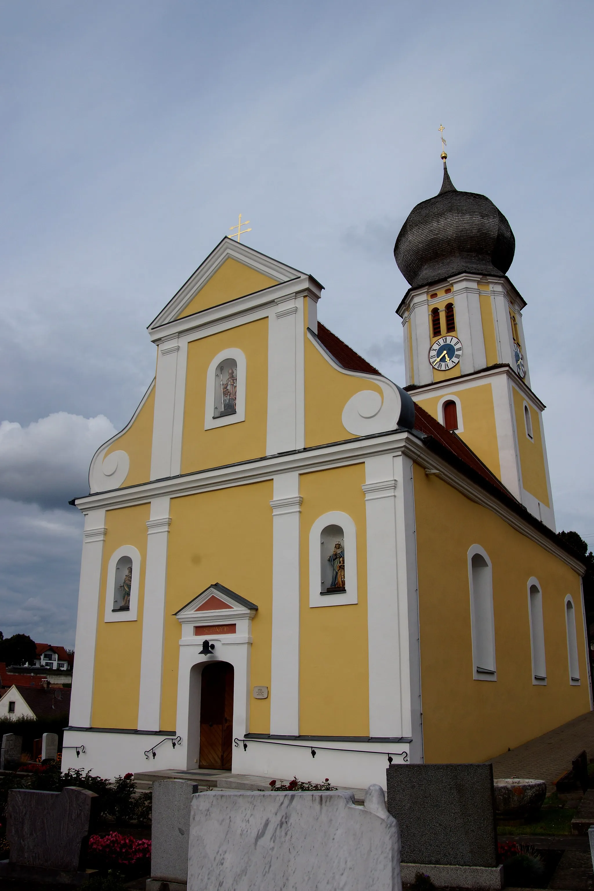 Photo showing: Die katholische Pfarrkirche St. Martin im Oberpfälzer Ort Lengenfeld