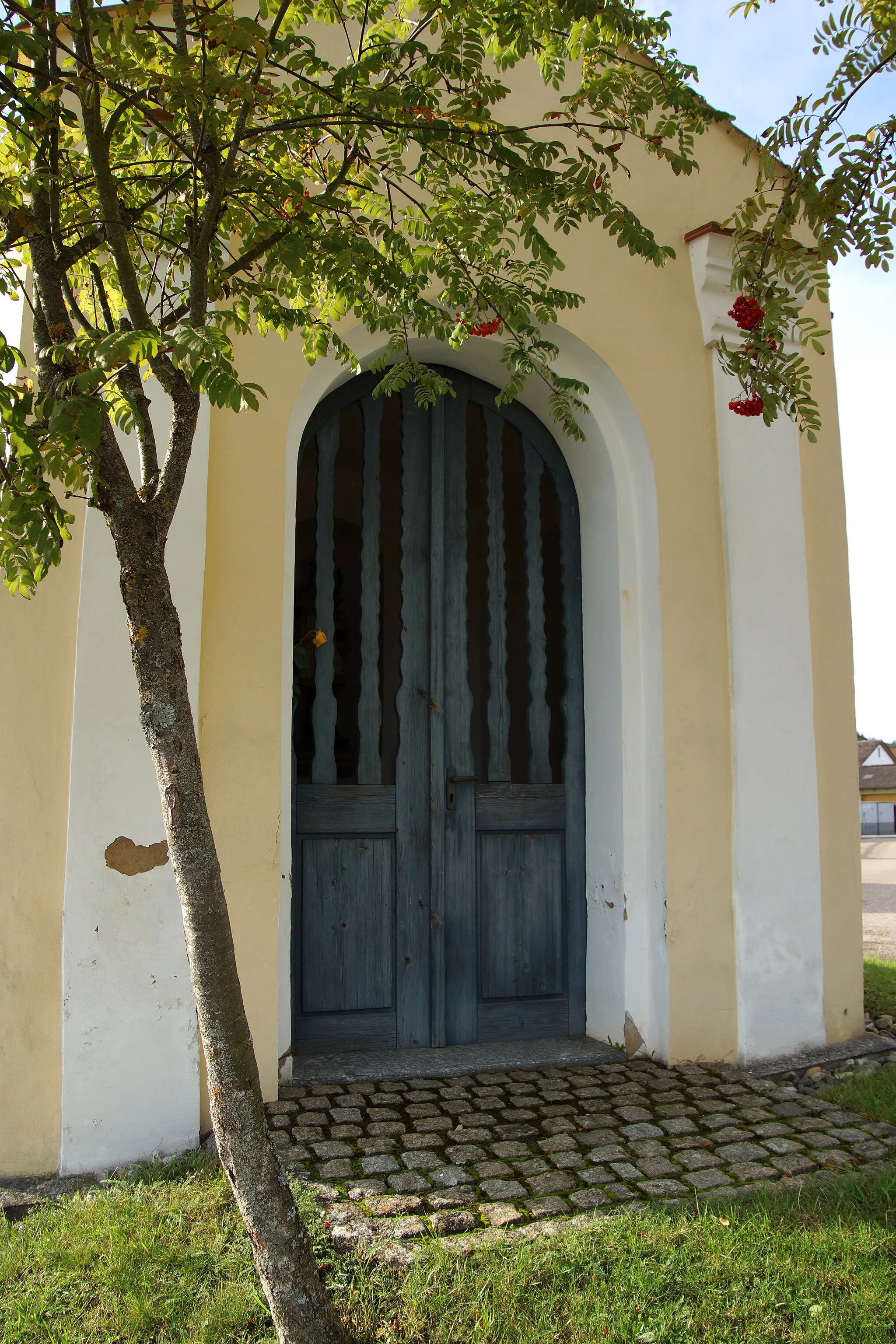 Photo showing: Die Wegkapelle des Hl. Johannes von Nepomuk in Breitenbrunn in der Oberpfalz